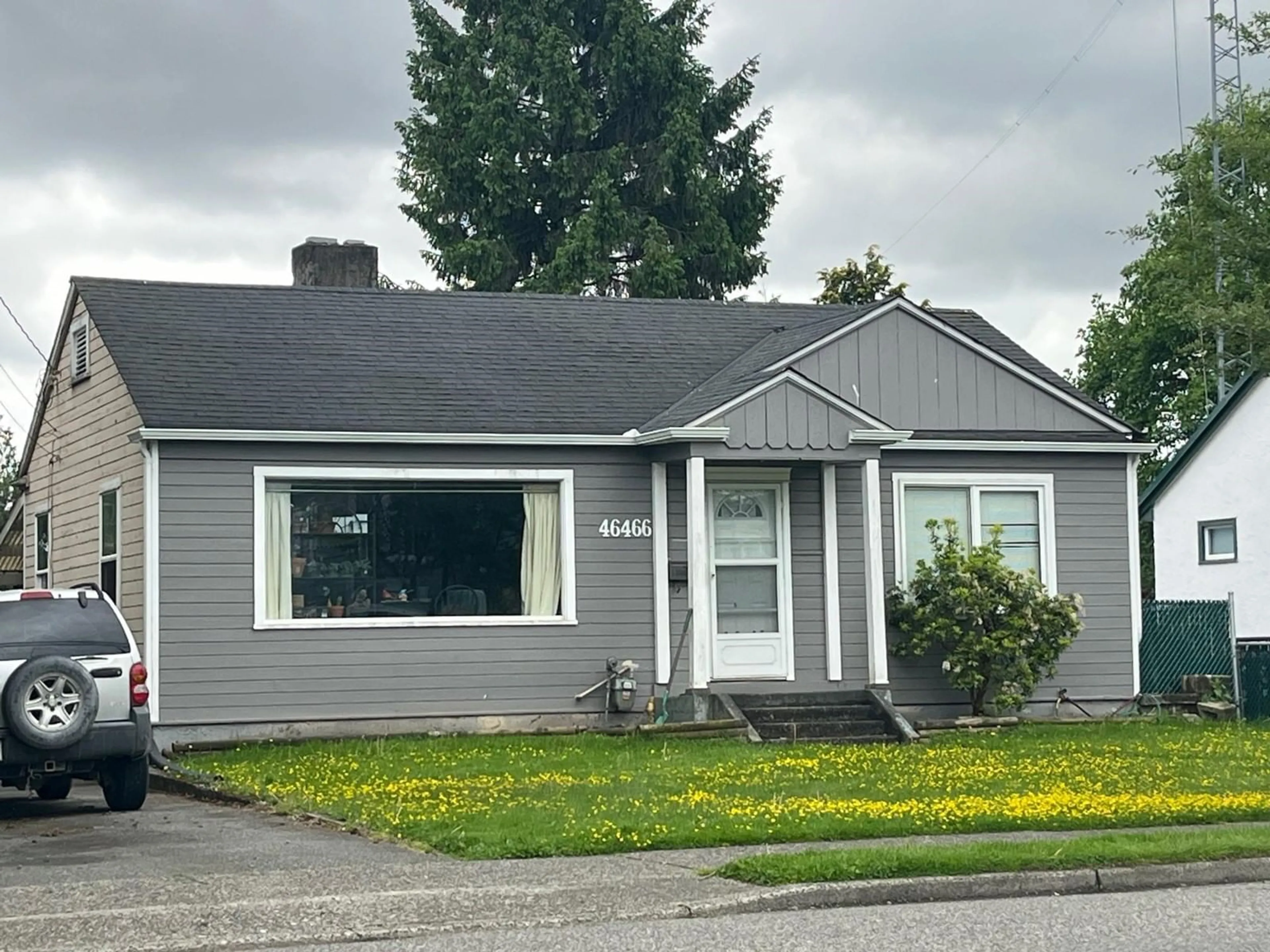 Home with vinyl exterior material, street for 46466 YALE ROAD, Chilliwack British Columbia V2P2R3