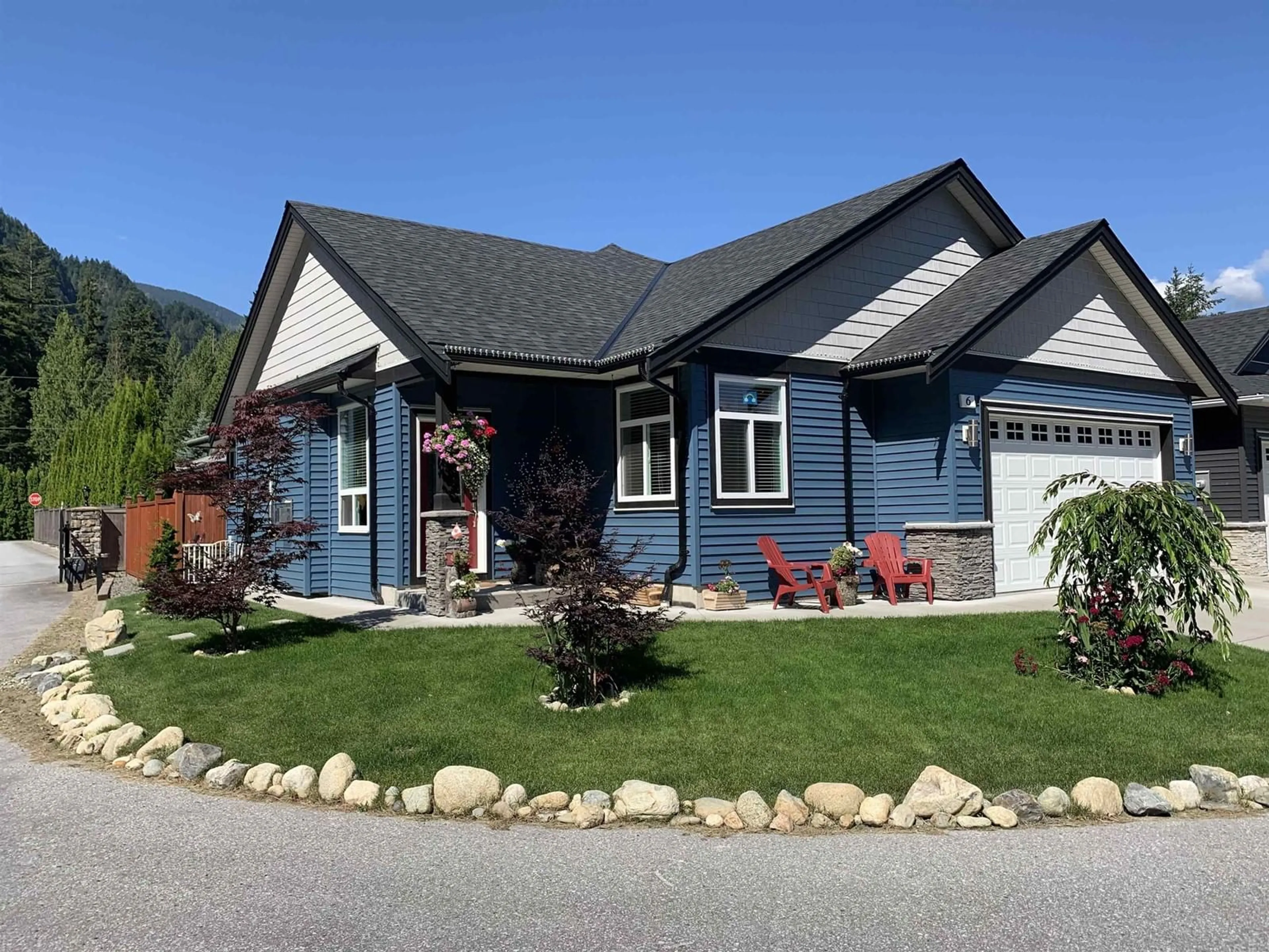 Home with vinyl exterior material, street for 6 - 20118 BEACON ROAD, Hope British Columbia V0X1L2
