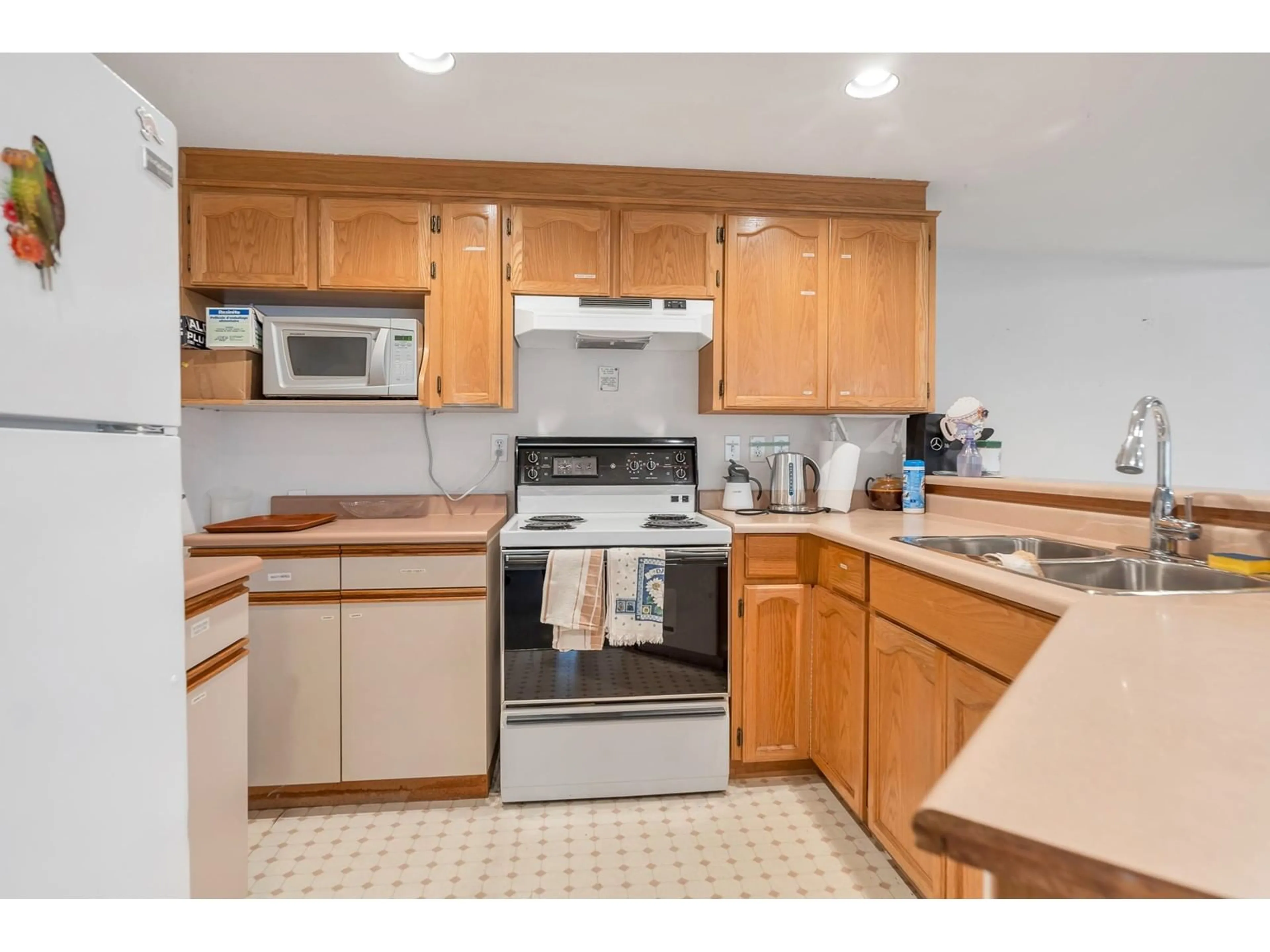 Standard kitchen, unknown for 217 - 20600 53A, Langley British Columbia V3A8C2