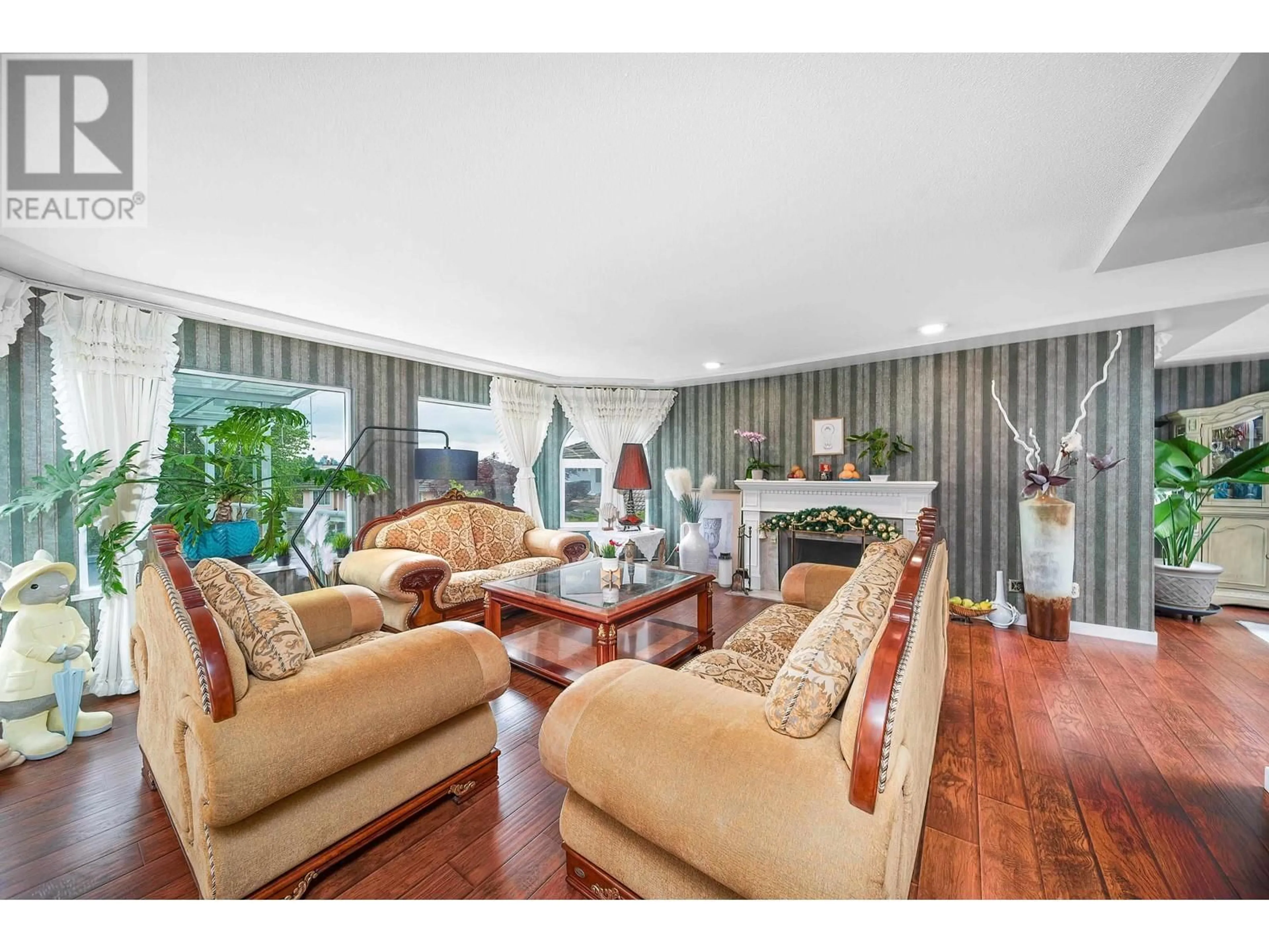Living room with furniture, unknown for 7517 KILREA PLACE, Burnaby British Columbia V5A4T5