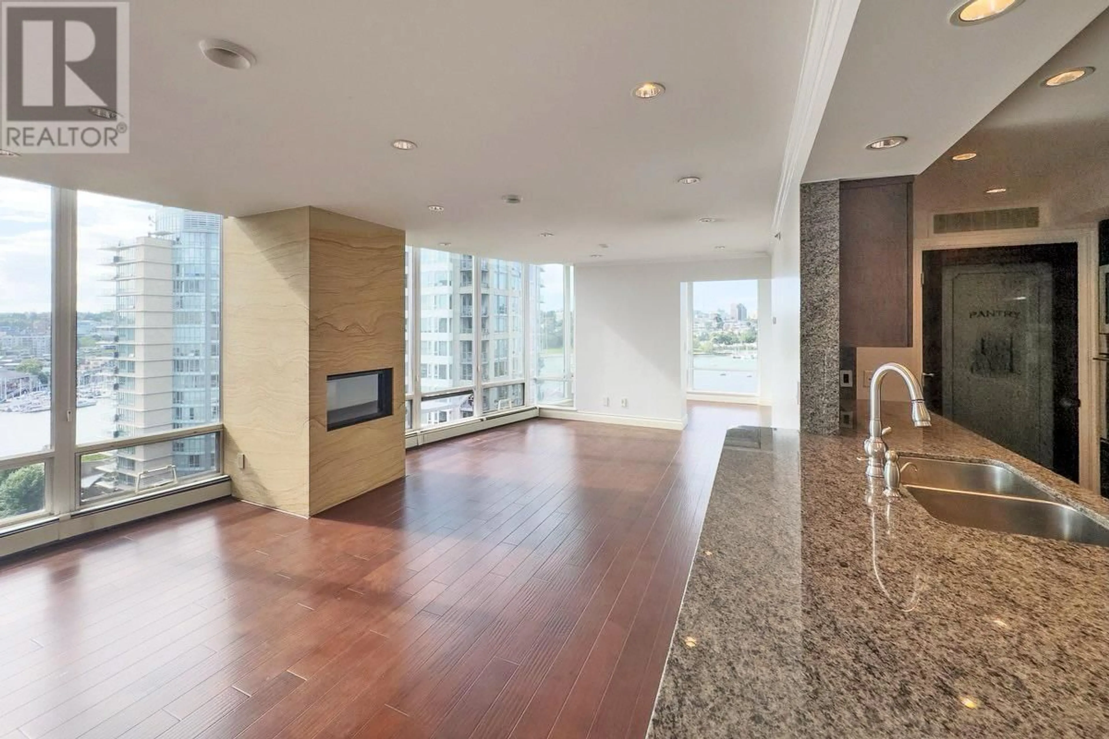 Indoor foyer for 18A - 139 DRAKE STREET, Vancouver British Columbia V6Z2T8