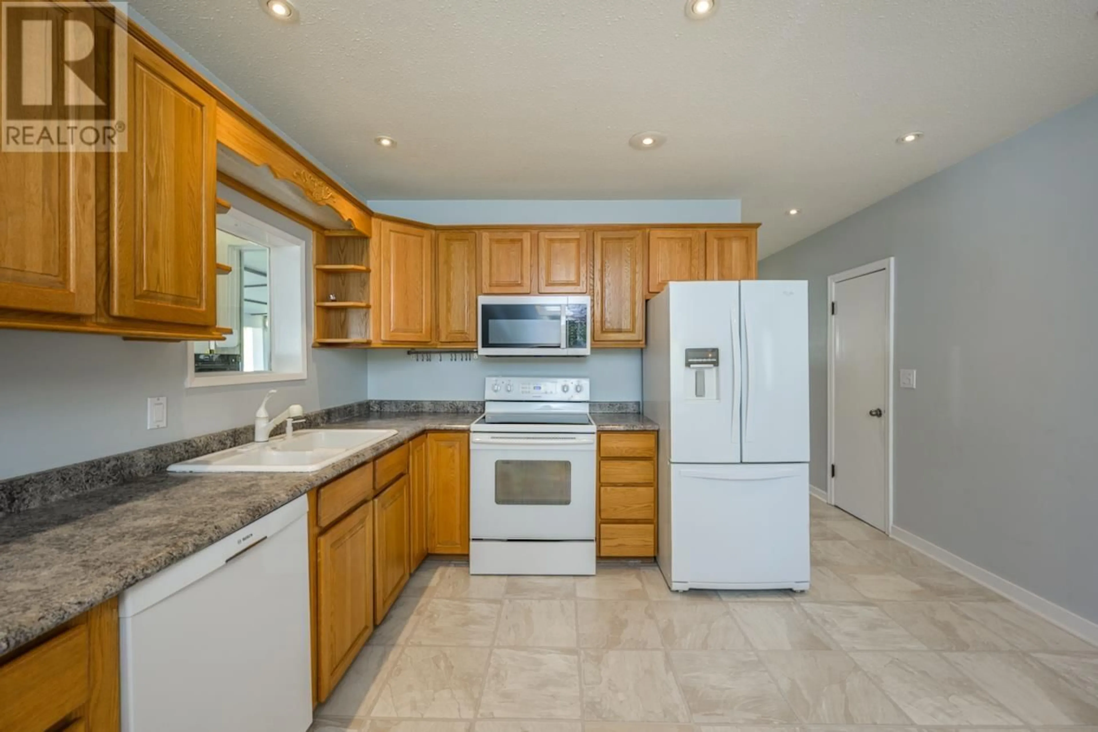 Standard kitchen, ceramic/tile floor for 2198 LAURIER CRESCENT, Prince George British Columbia V2M2A7