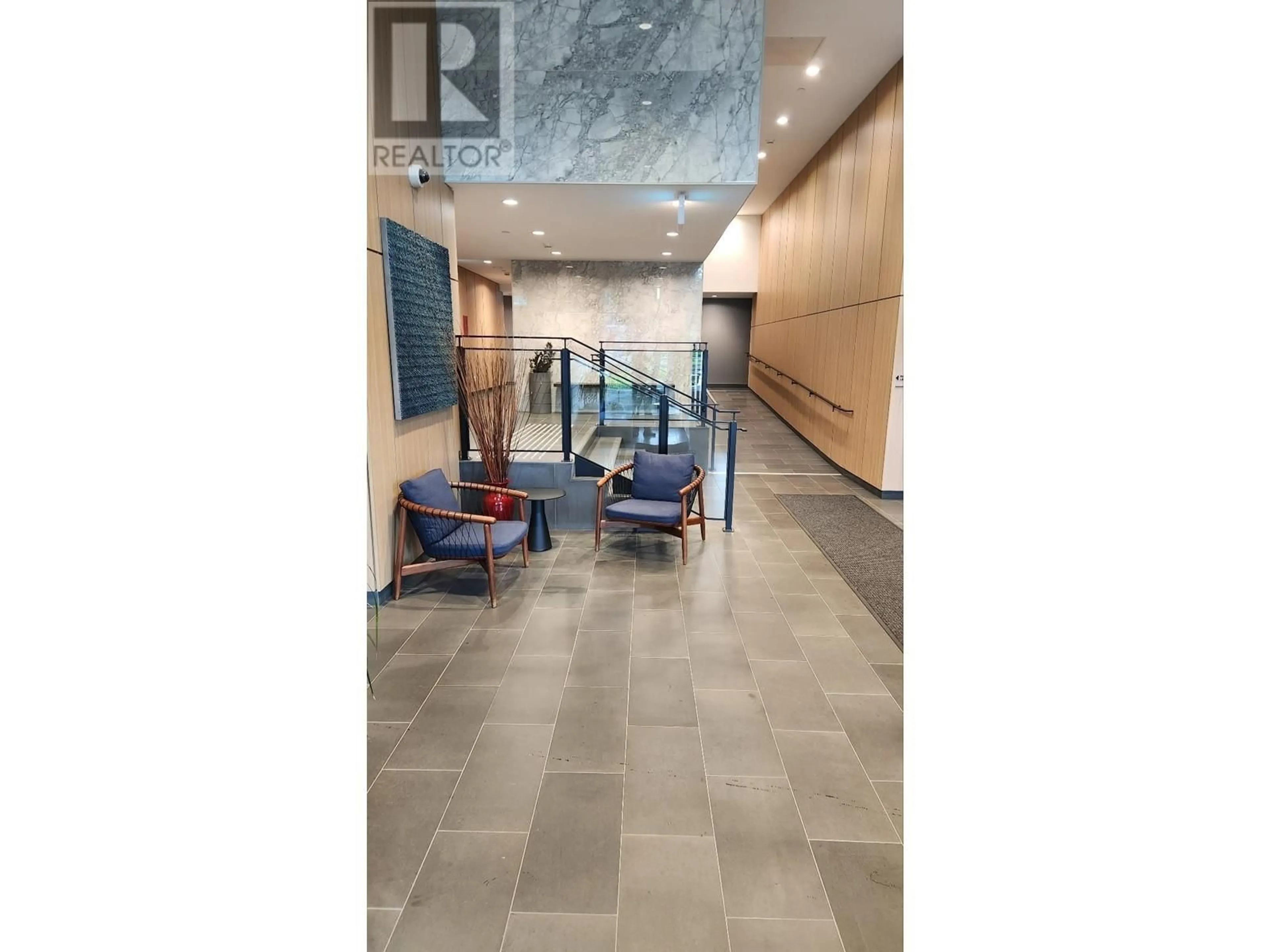 Indoor foyer for 505 - 3809 EVERGREEN PLACE, Burnaby British Columbia V3J0M1