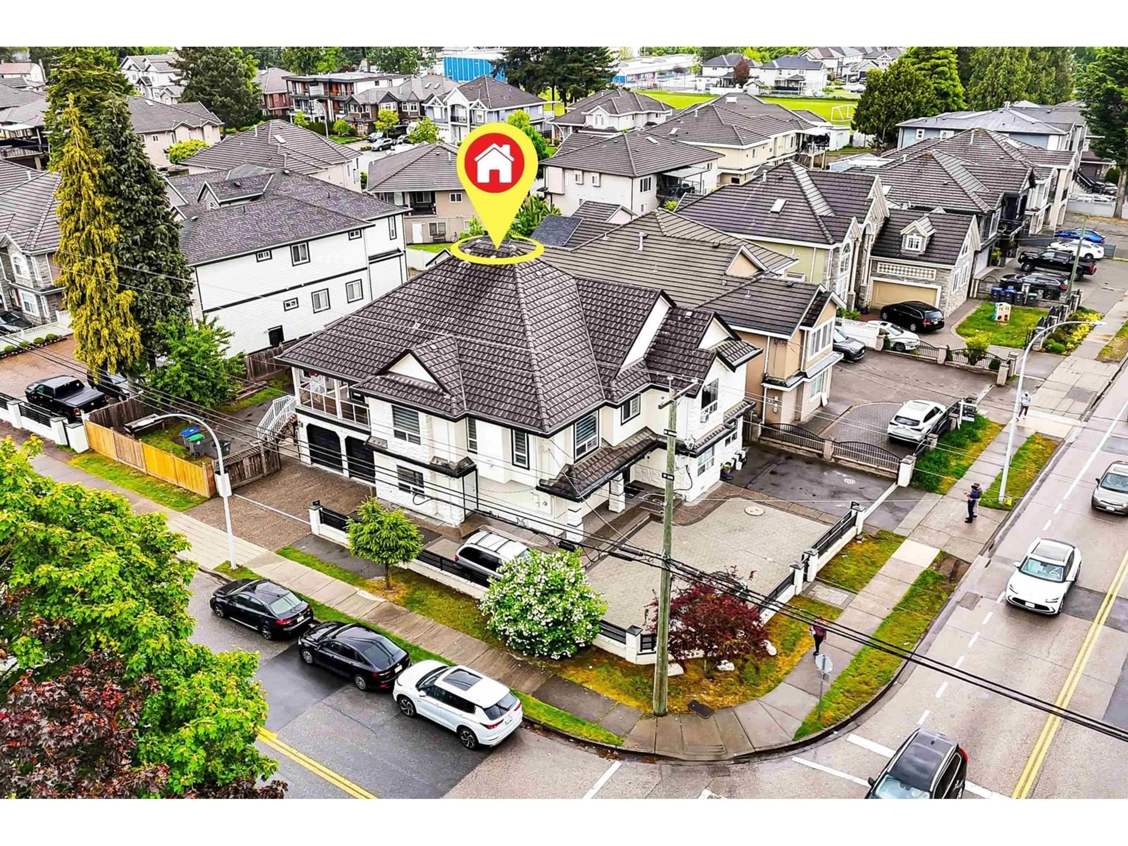 A pic from outside/outdoor area/front of a property/back of a property/a pic from drone, street for 13015 68, Surrey British Columbia V3W2E5