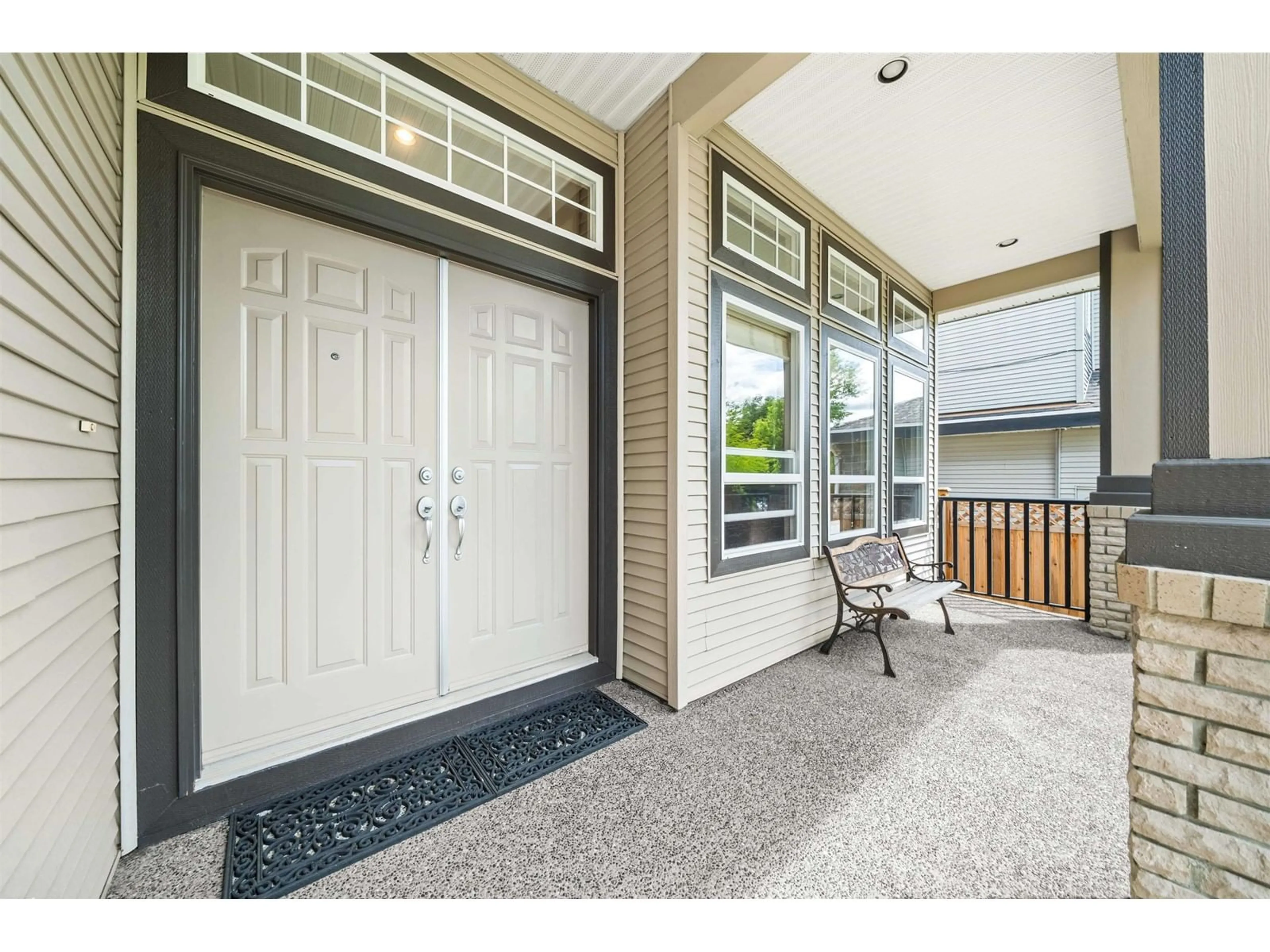Indoor entryway for 16527 63B, Surrey British Columbia V3S0W2