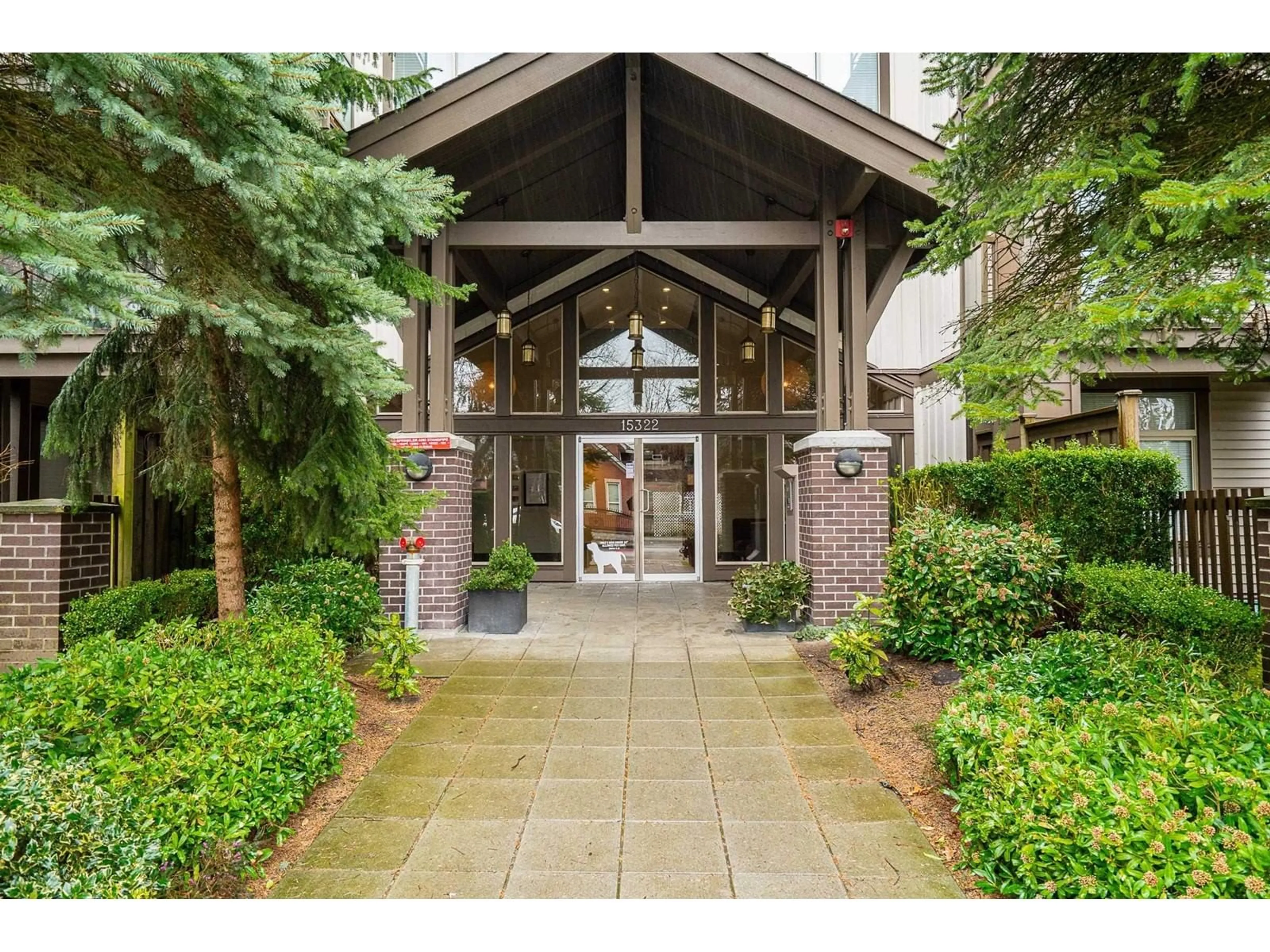 Indoor foyer for 413 - 15322 101, Surrey British Columbia V3R4G9