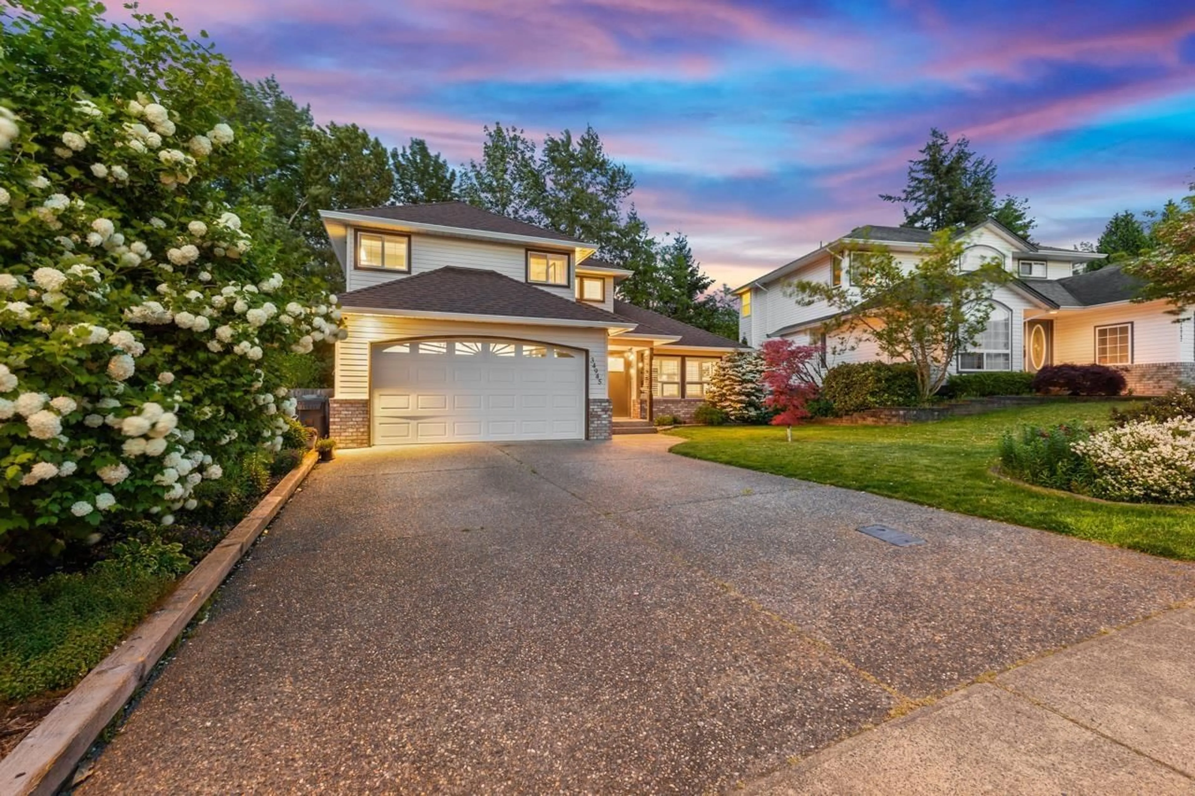 Home with vinyl exterior material, street for 34945 MILLAR, Abbotsford British Columbia V2S7K5