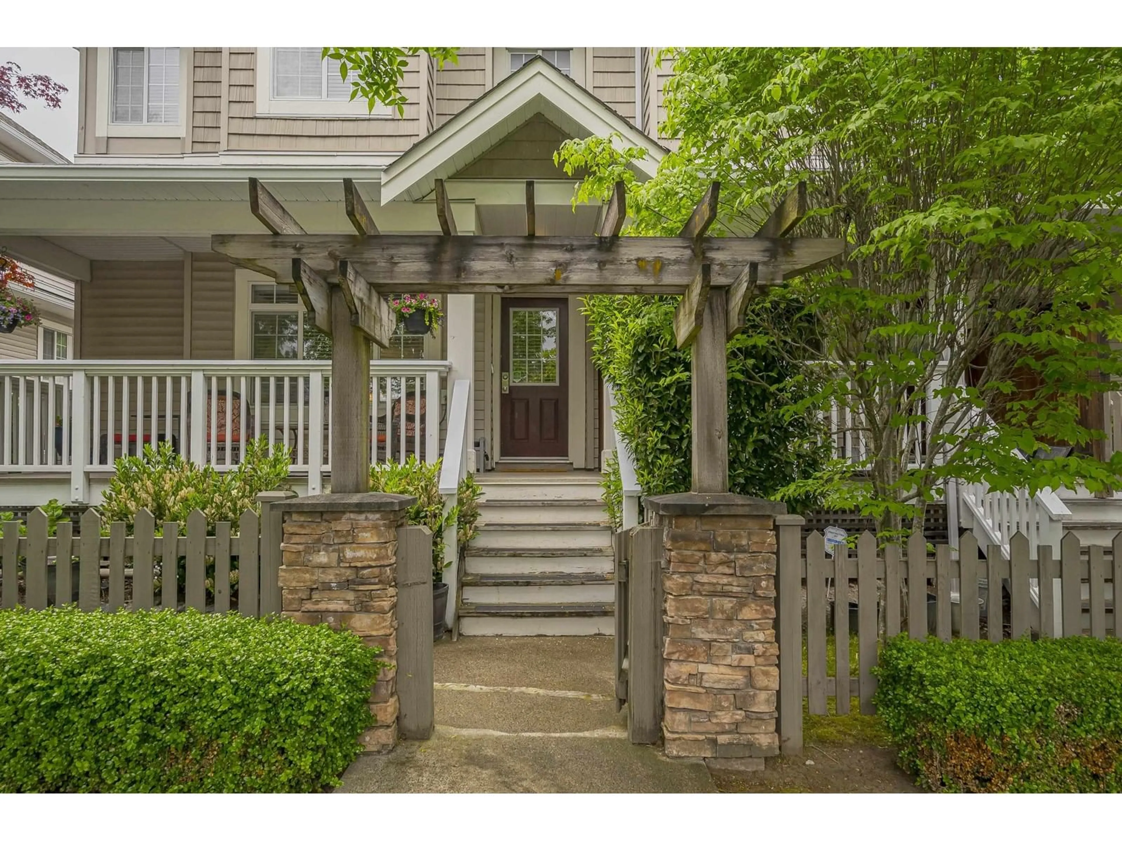 Indoor entryway for 62 - 6852 193, Surrey British Columbia V4N0C8