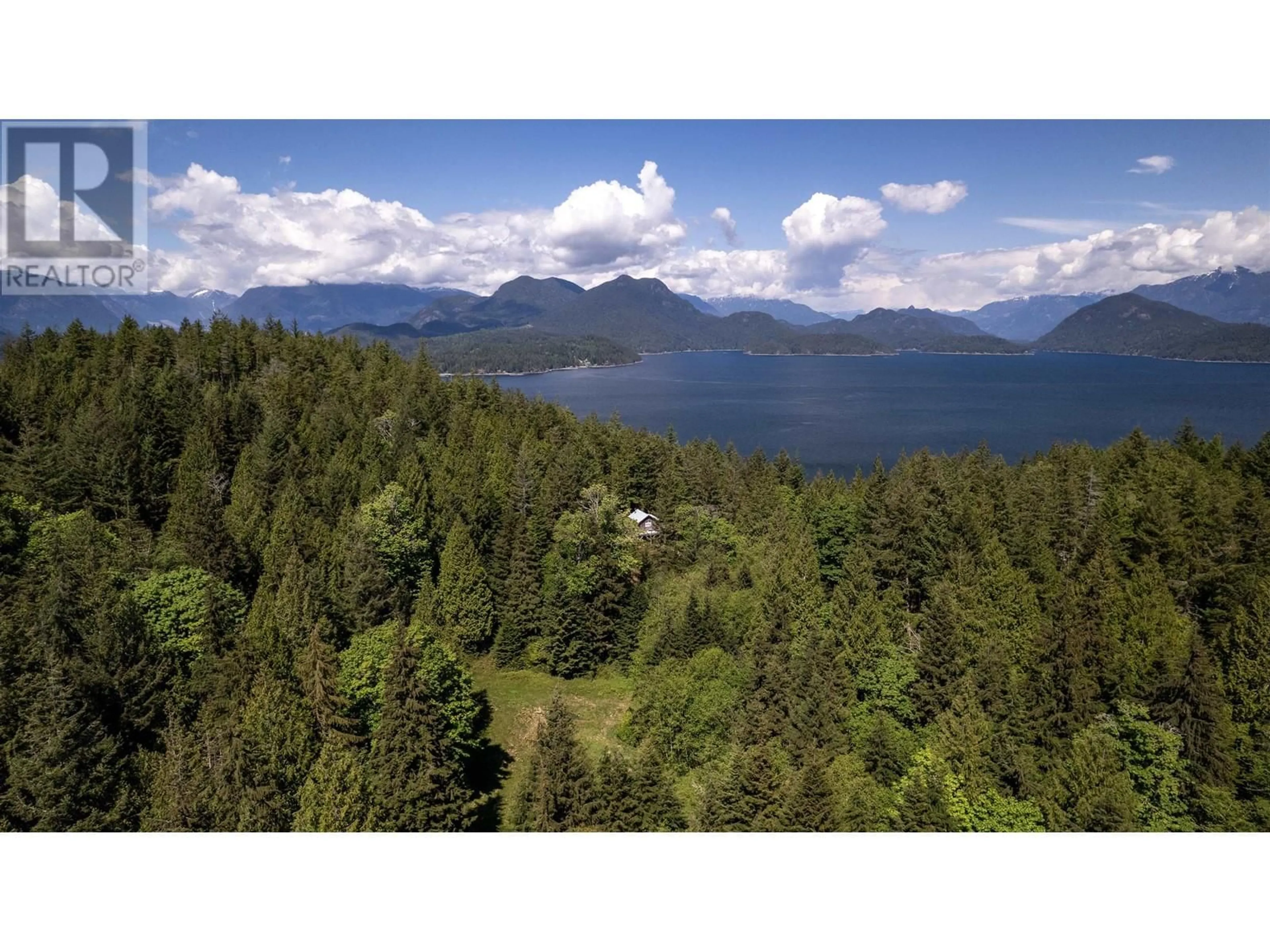 A pic from outside/outdoor area/front of a property/back of a property/a pic from drone, water/lake/river/ocean view for 586 TREASURE TROVE ROAD, Keats Island British Columbia V0N1V0