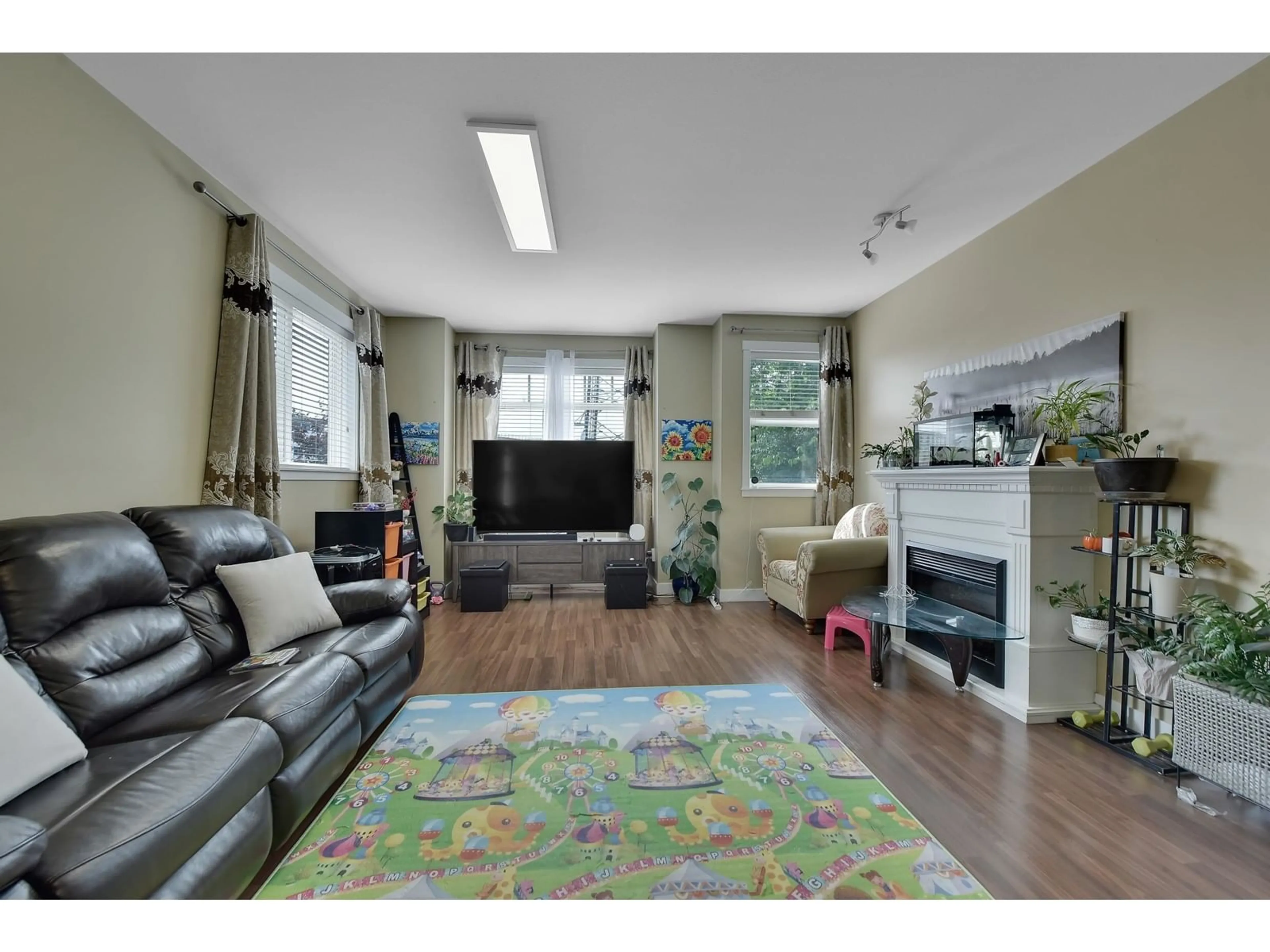 Living room with furniture, unknown for 7 - 8676 158, Surrey British Columbia V4N5W3