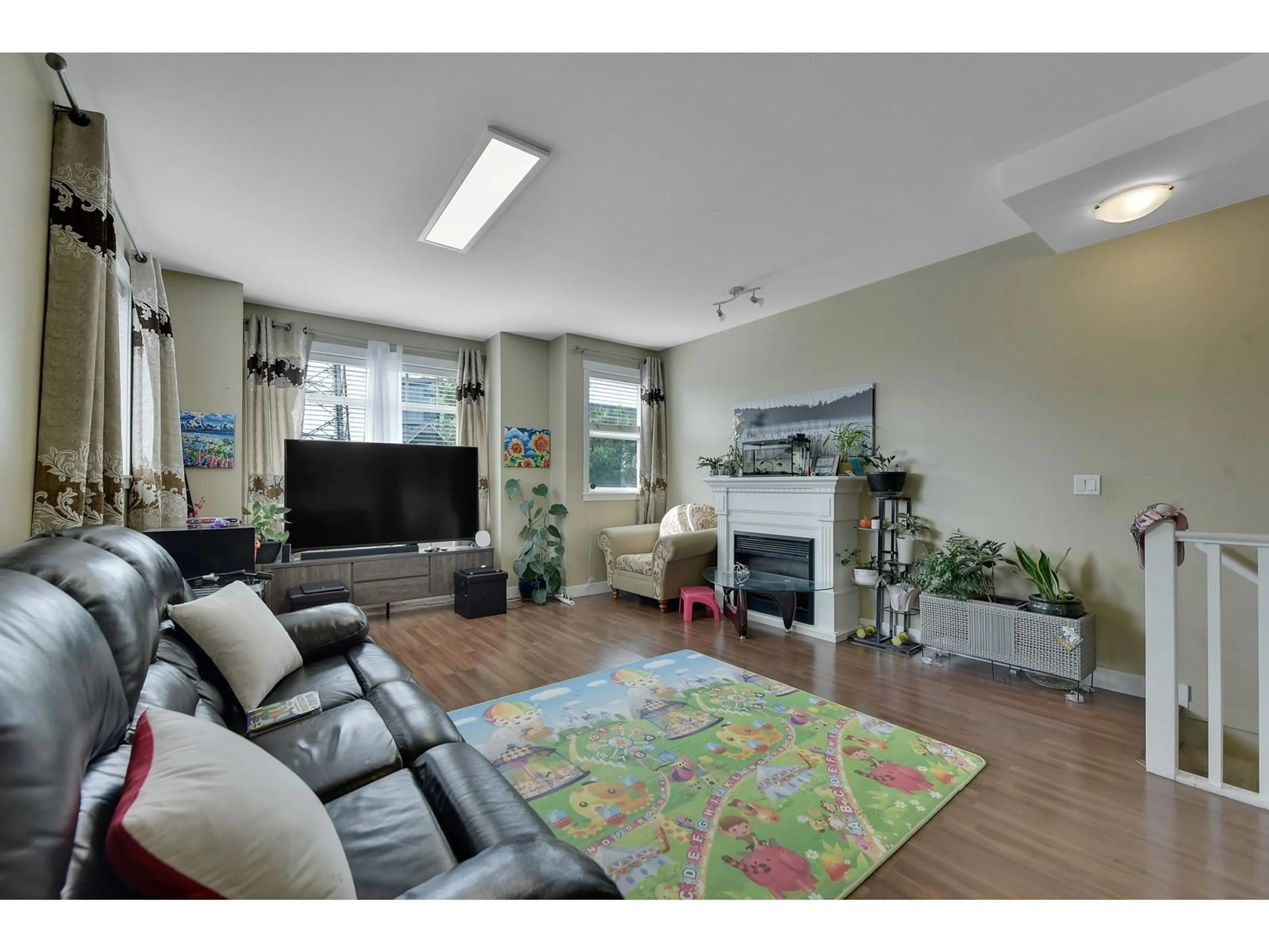 Living room with furniture, unknown for 7 - 8676 158, Surrey British Columbia V4N5W3