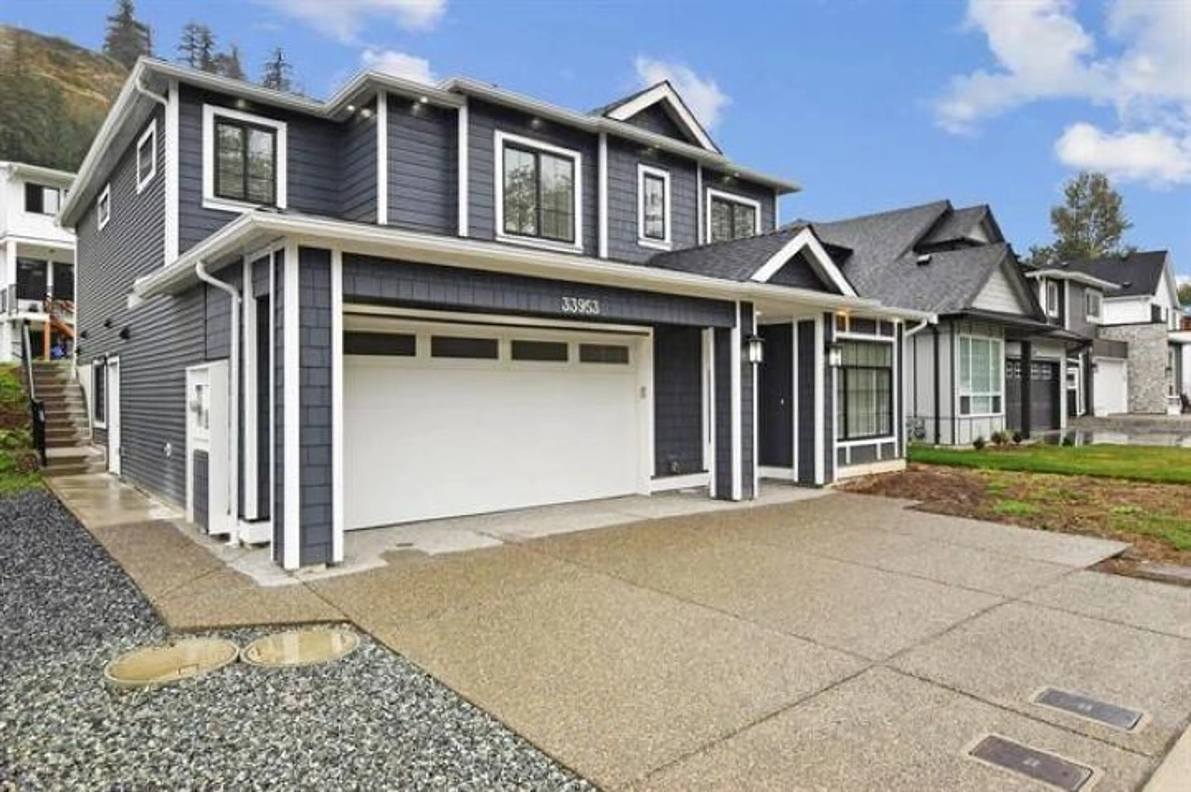 Home with vinyl exterior material, street for 33953 BEST, Mission British Columbia V2V6B2