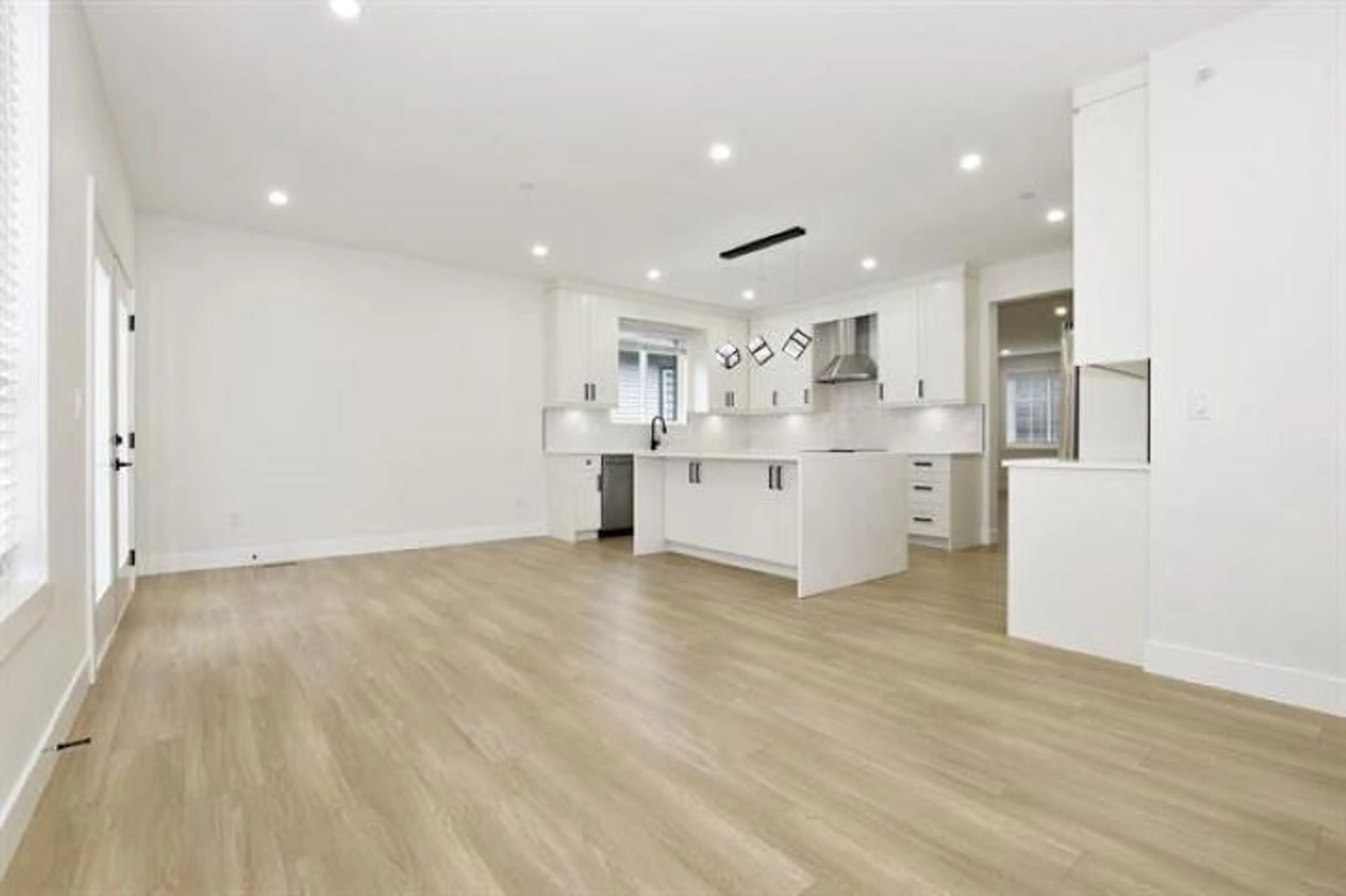 Open concept kitchen, unknown for 33953 BEST, Mission British Columbia V2V6B2