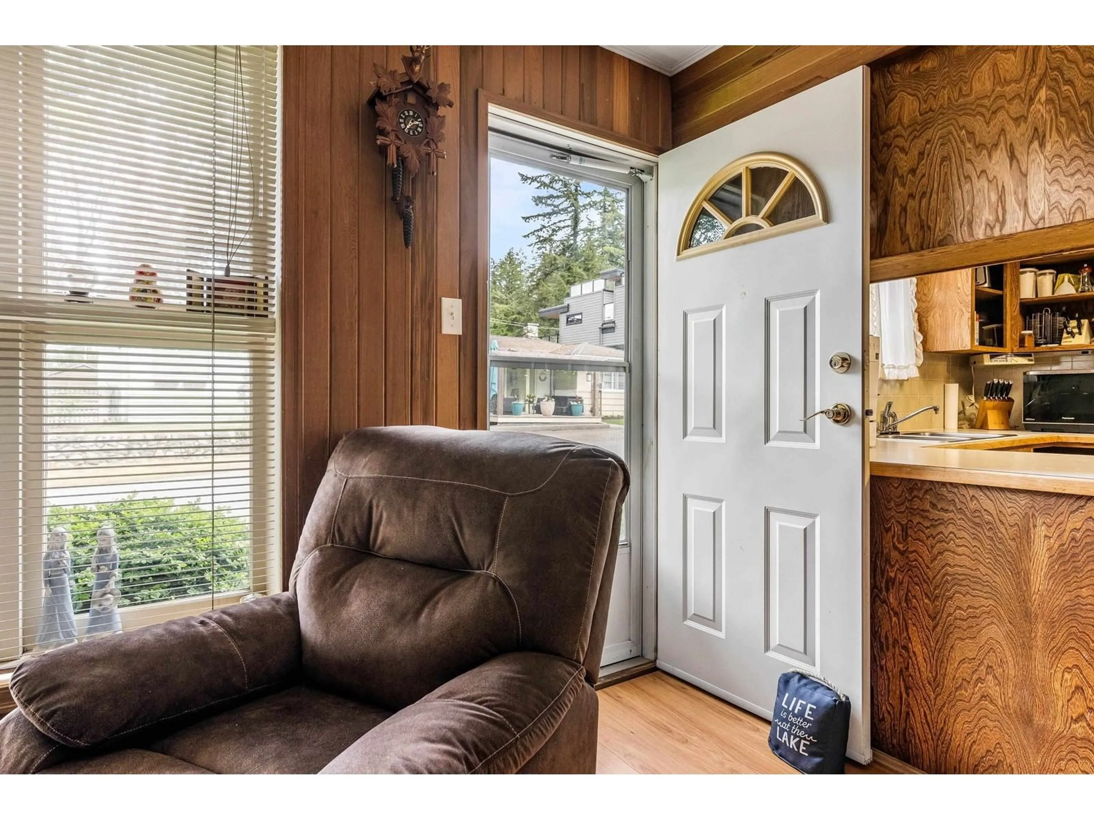 Indoor entryway for 435 WILLOW STREET, Cultus Lake British Columbia V2R4Z4
