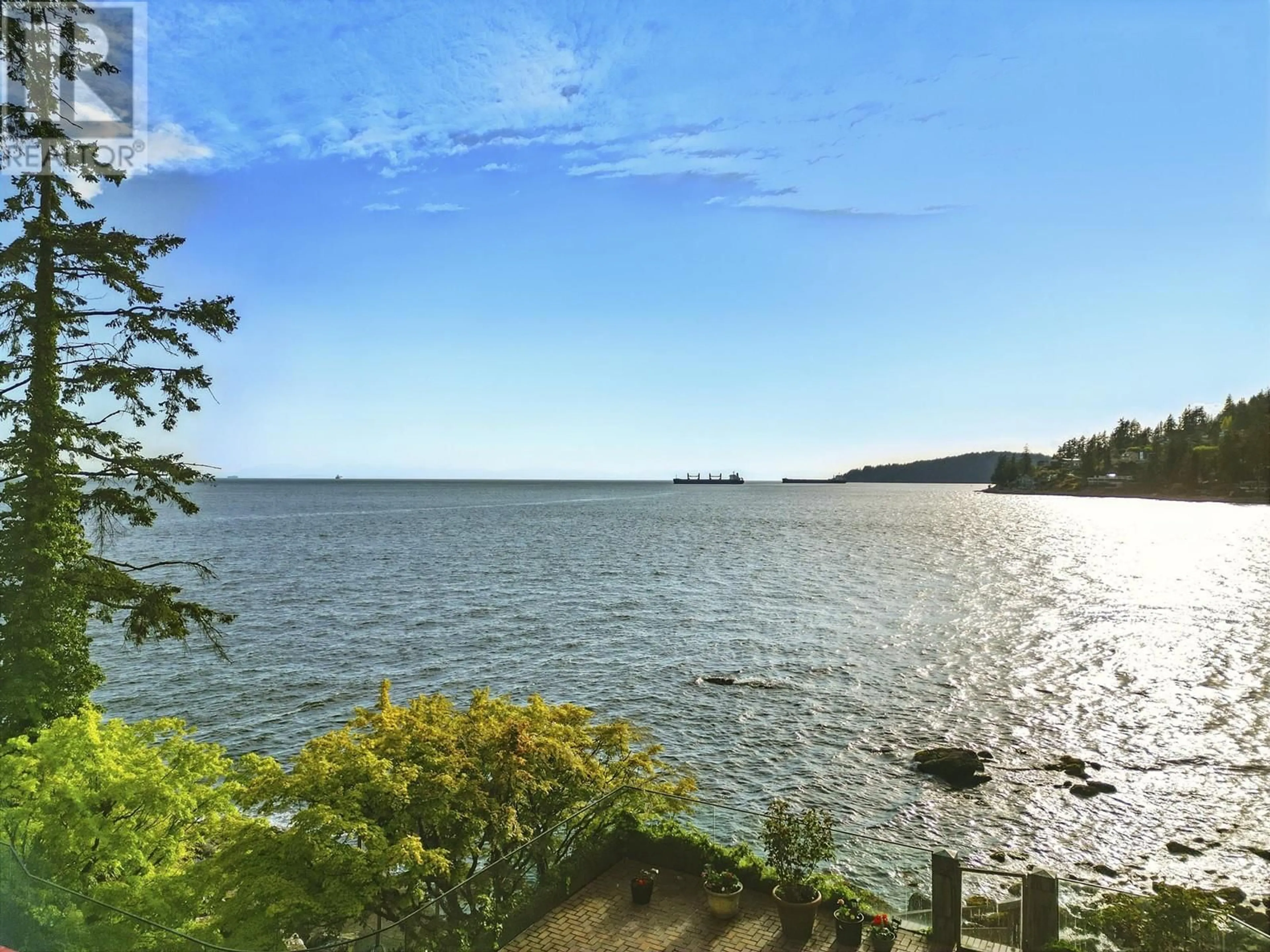 A pic from outside/outdoor area/front of a property/back of a property/a pic from drone, water/lake/river/ocean view for 3120 TRAVERS AVENUE, West Vancouver British Columbia V7V1G3