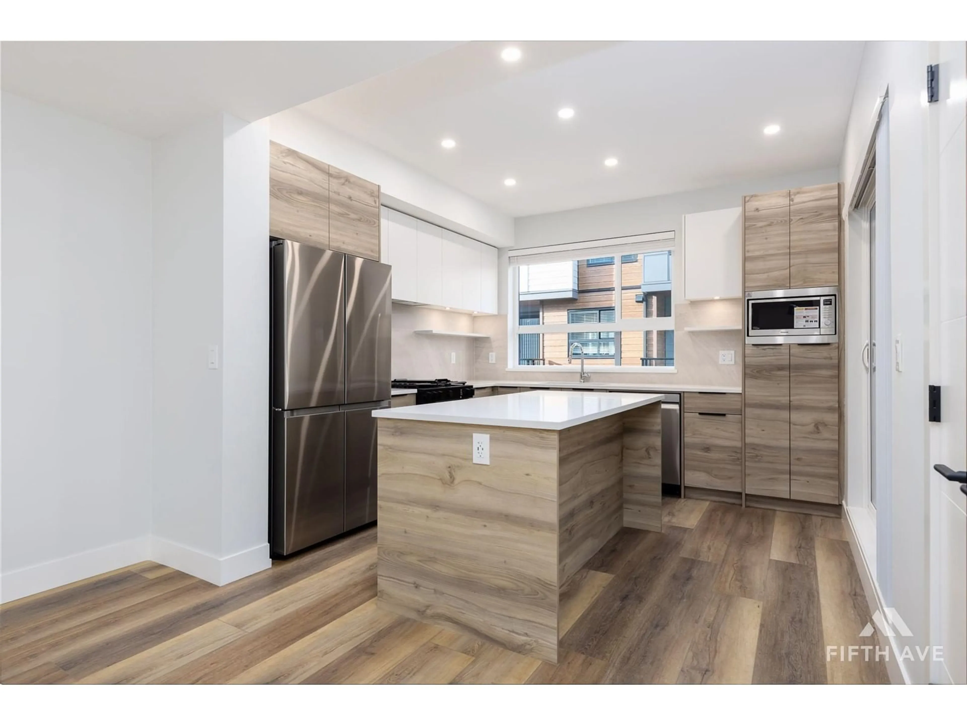 Open concept kitchen, wood/laminate floor for 122 - 30530 CARDINAL, Abbotsford British Columbia N0N0N0