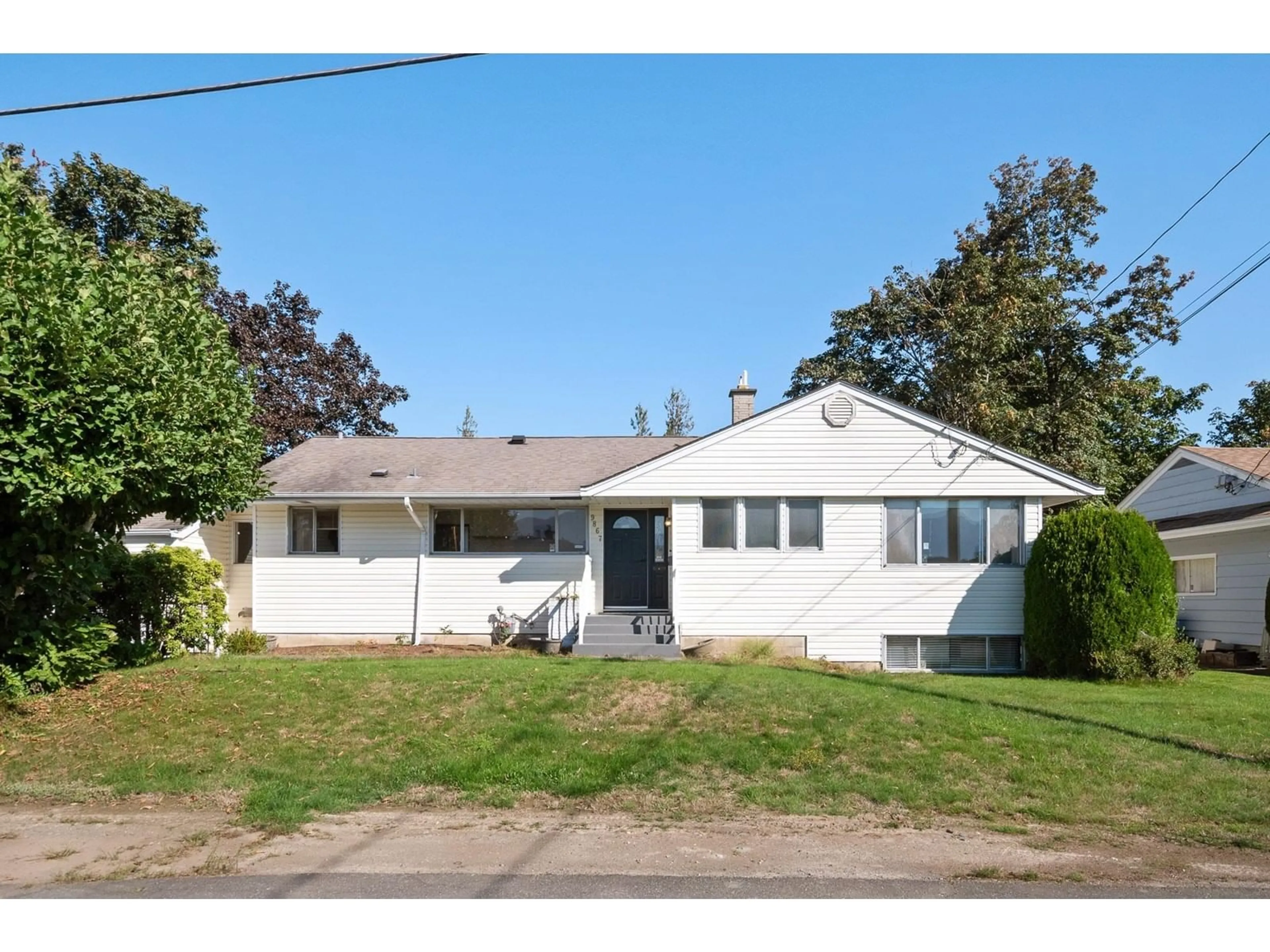 Home with vinyl exterior material, street for 9867 INGLEWOOD CRESCENT, Chilliwack British Columbia V2P5L7