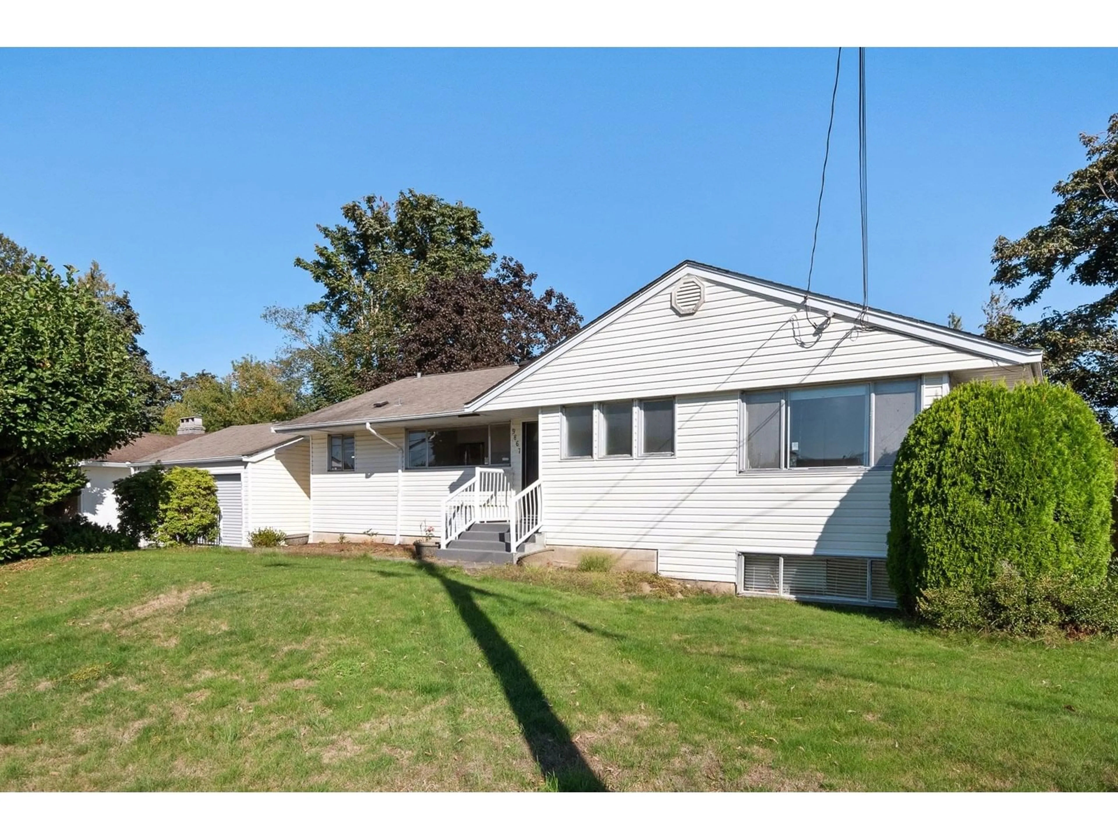 Home with vinyl exterior material, street for 9867 INGLEWOOD CRESCENT, Chilliwack British Columbia V2P5L7