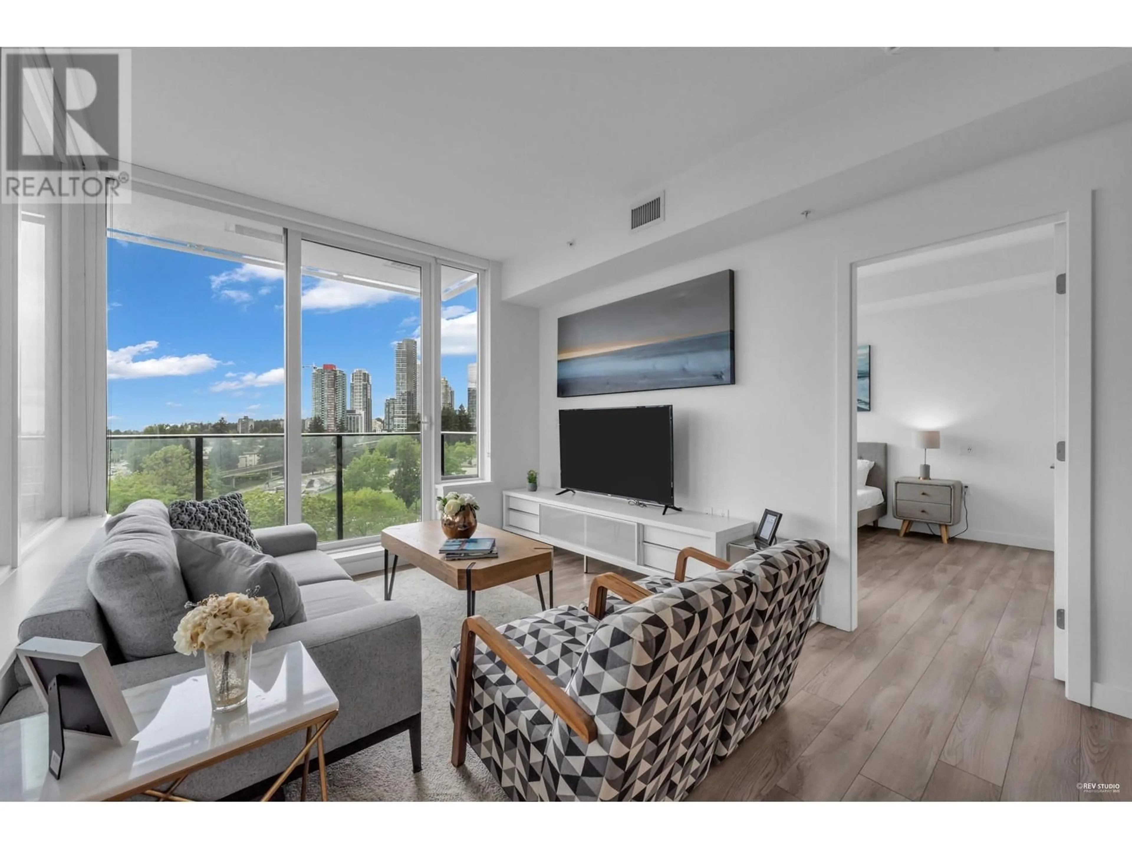 Living room with furniture, unknown for 909 - 6699 DUNBLANE AVENUE, Burnaby British Columbia V5H0J8