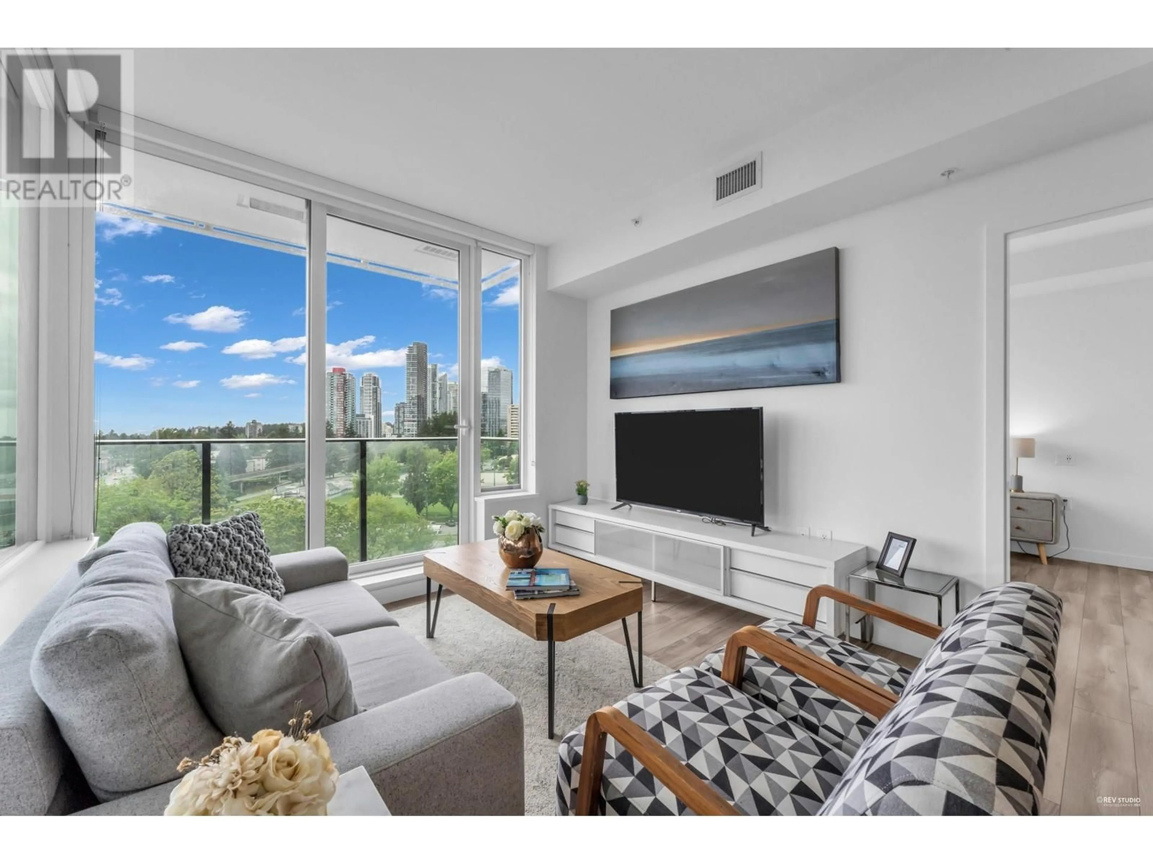 Living room with furniture, unknown for 909 - 6699 DUNBLANE AVENUE, Burnaby British Columbia V5H0J8