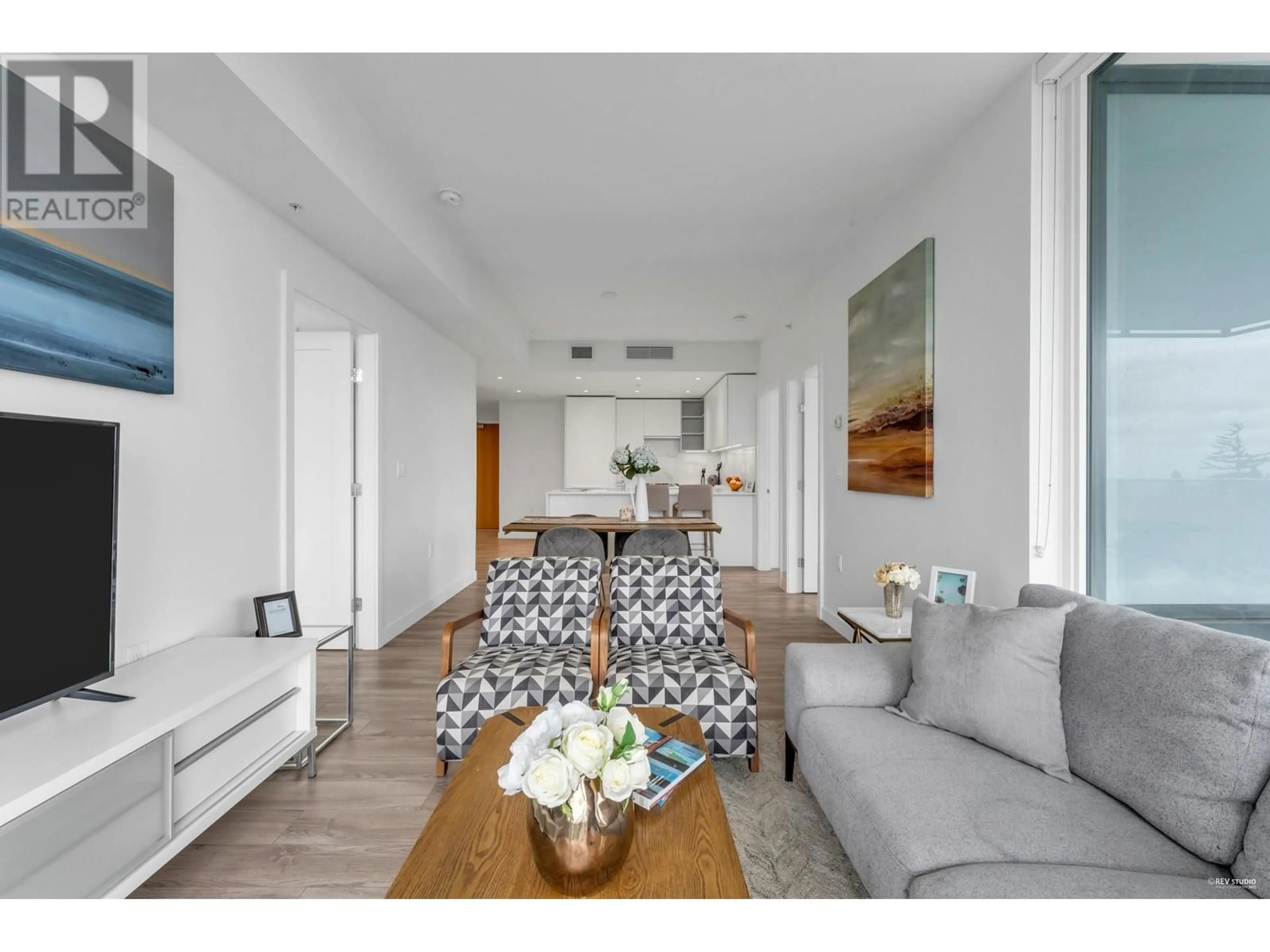 Living room with furniture, unknown for 909 - 6699 DUNBLANE AVENUE, Burnaby British Columbia V5H0J8