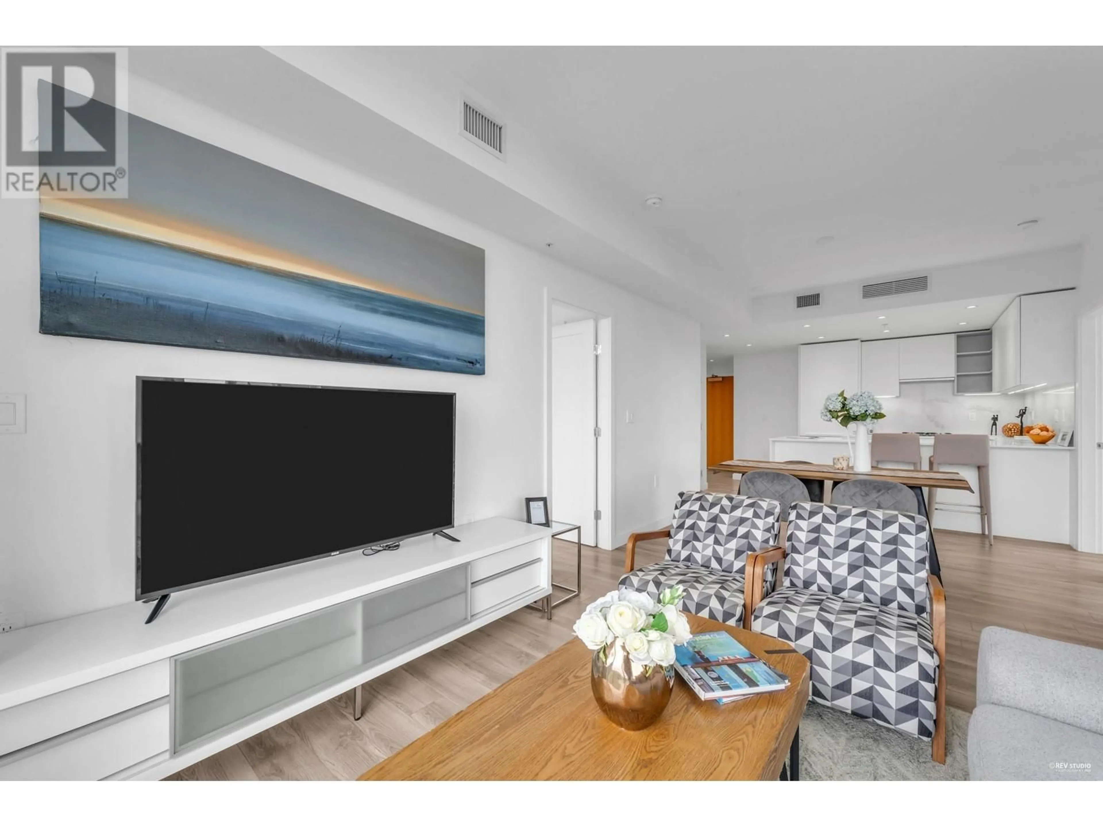 Living room with furniture, unknown for 909 - 6699 DUNBLANE AVENUE, Burnaby British Columbia V5H0J8