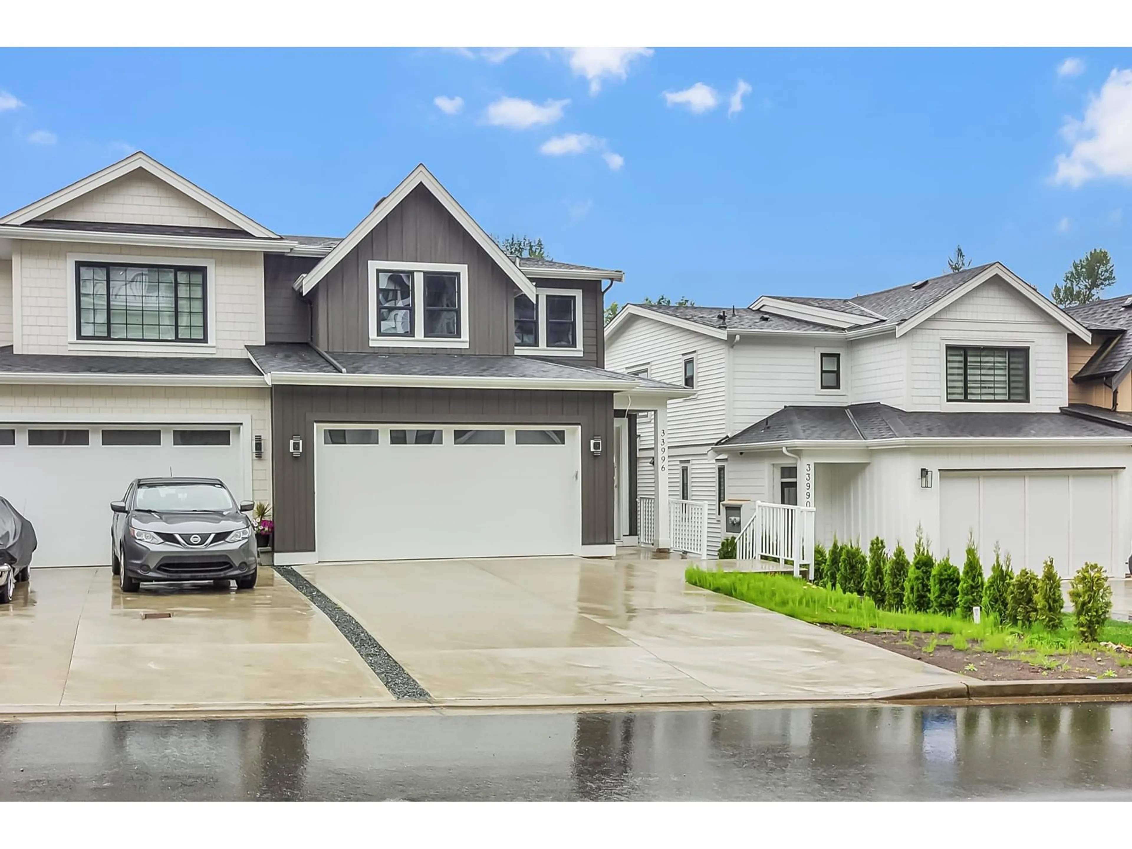 Home with vinyl exterior material, street for 33996 BARKER, Mission British Columbia V2V6B2