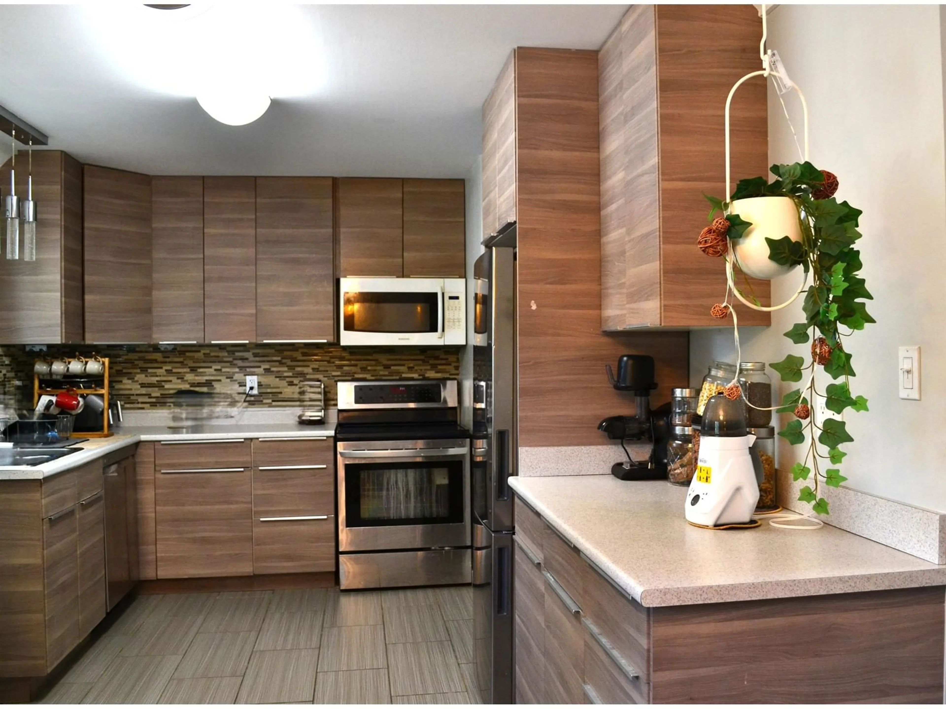 Contemporary kitchen, ceramic/tile floor for 17486 61A, Surrey British Columbia V3S5K2