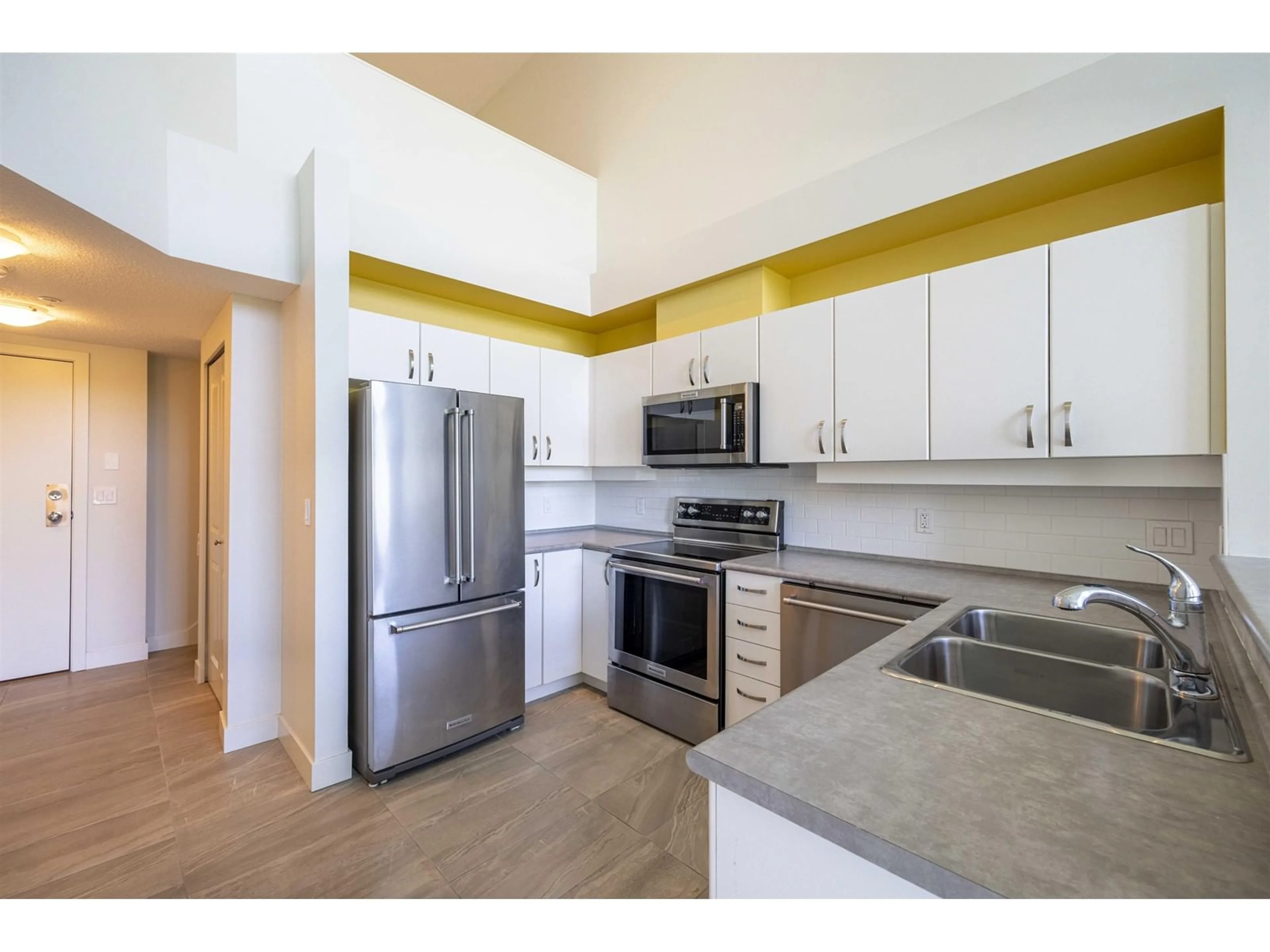 Open concept kitchen, unknown for 446 - 10838 CITY, Surrey British Columbia V3T5X9