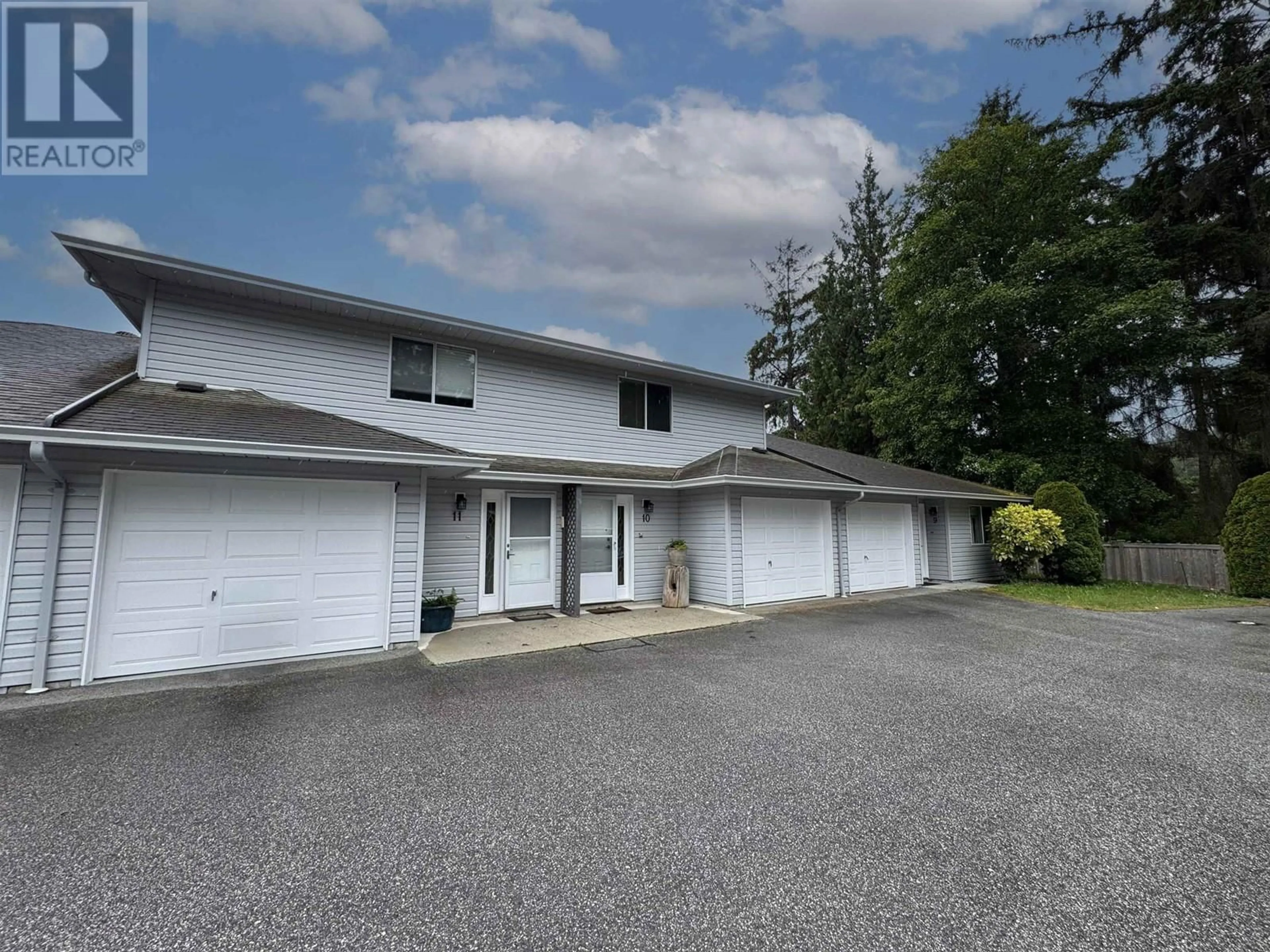 A pic from outside/outdoor area/front of a property/back of a property/a pic from drone, unknown for 10 - 5706 EBBTIDE STREET, Sechelt British Columbia V7Z0J4