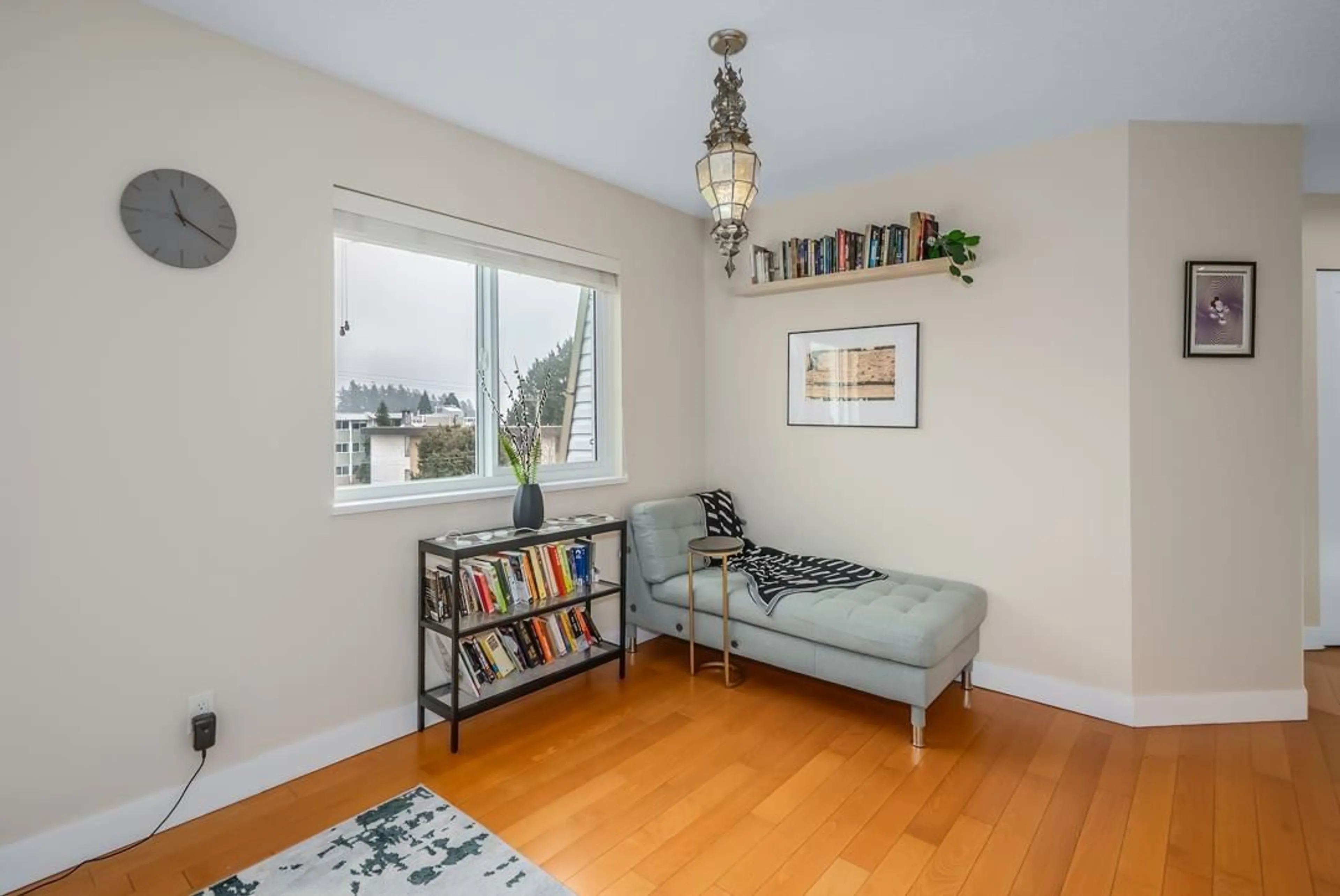 Living room with furniture, unknown for 301 - 1341 GEORGE, White Rock British Columbia V4B4A1