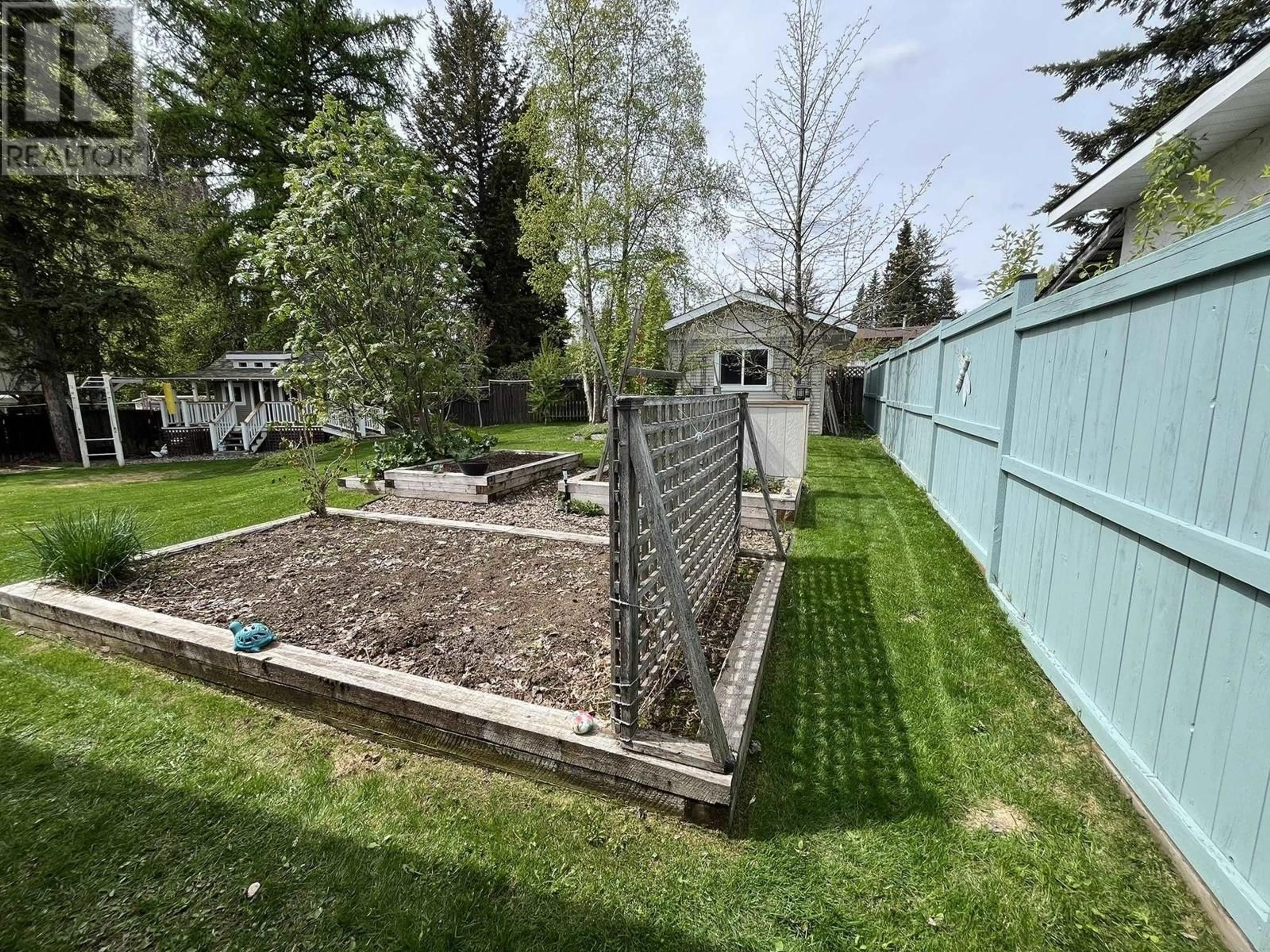 Patio, street for 2863 KILLARNEY DRIVE, Prince George British Columbia V2K3J5