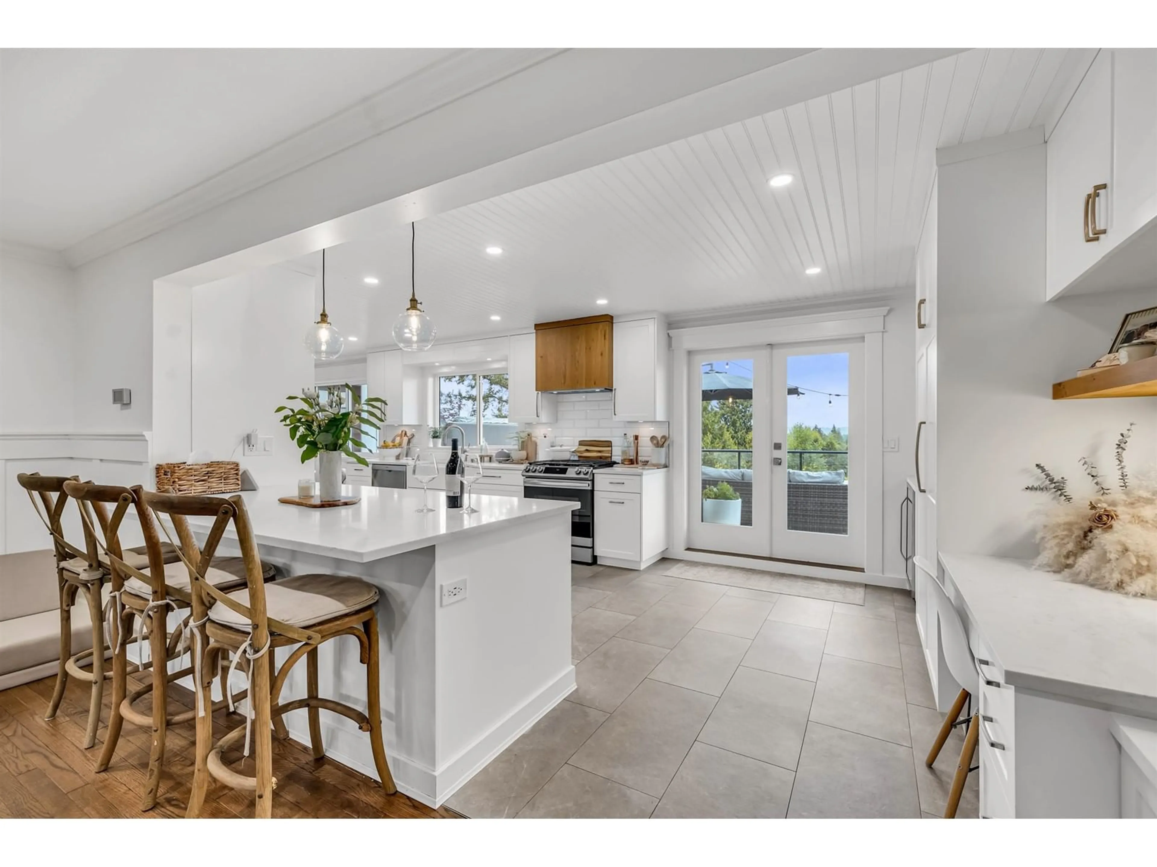 Open concept kitchen, ceramic/tile floor for 20755 46A, Langley British Columbia V3A3K1