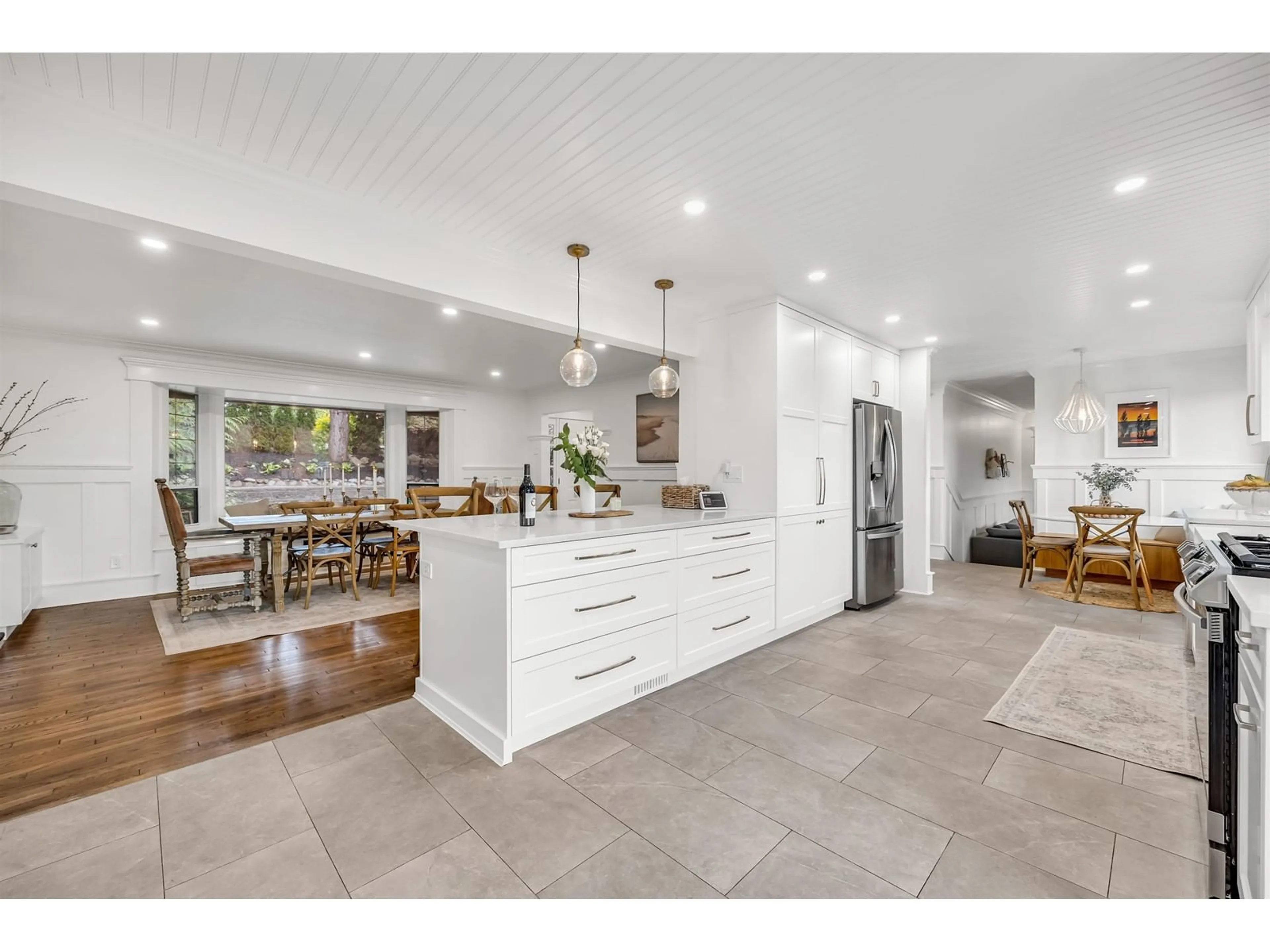 Open concept kitchen, ceramic/tile floor for 20755 46A, Langley British Columbia V3A3K1