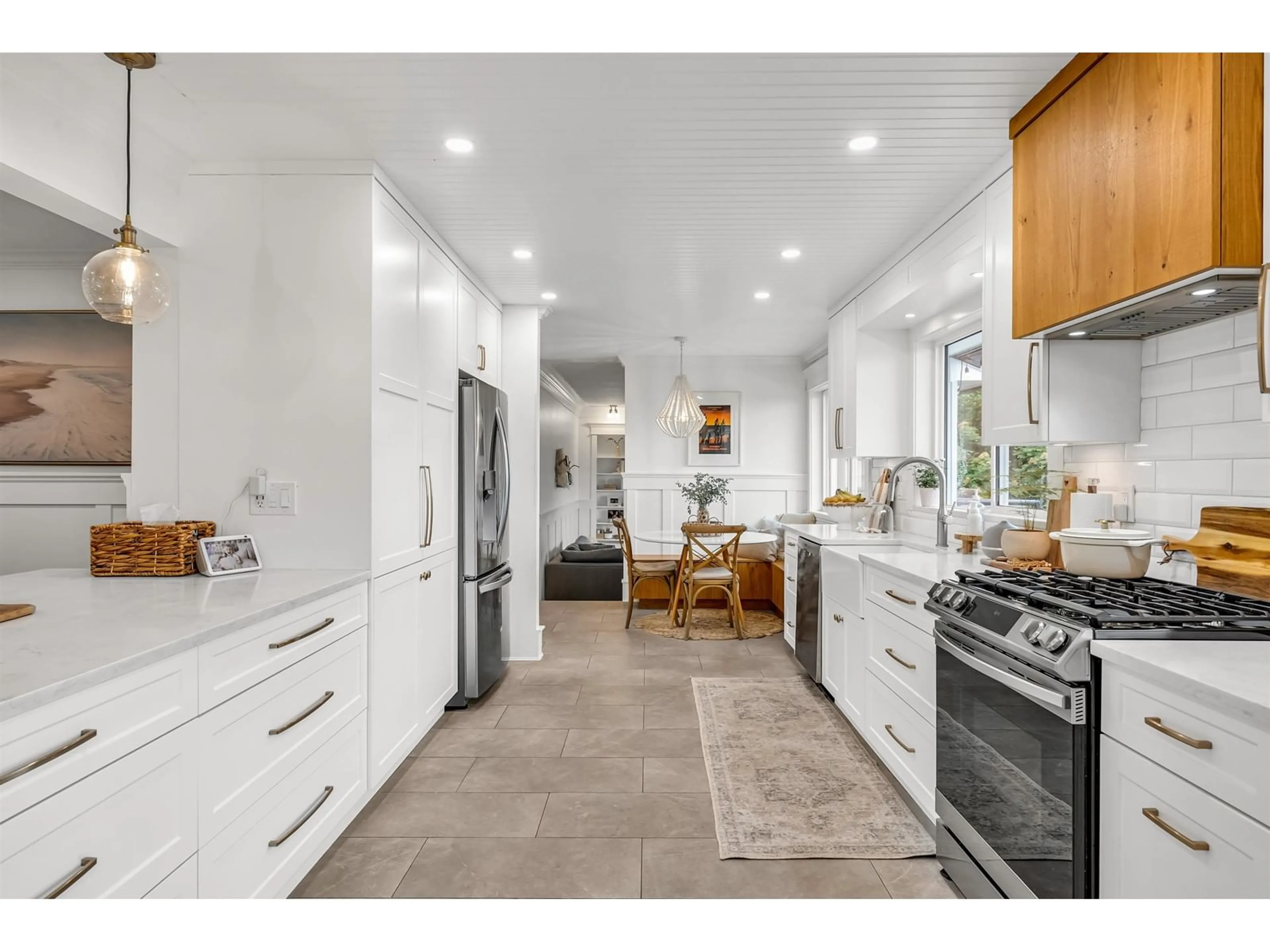 Open concept kitchen, ceramic/tile floor for 20755 46A, Langley British Columbia V3A3K1