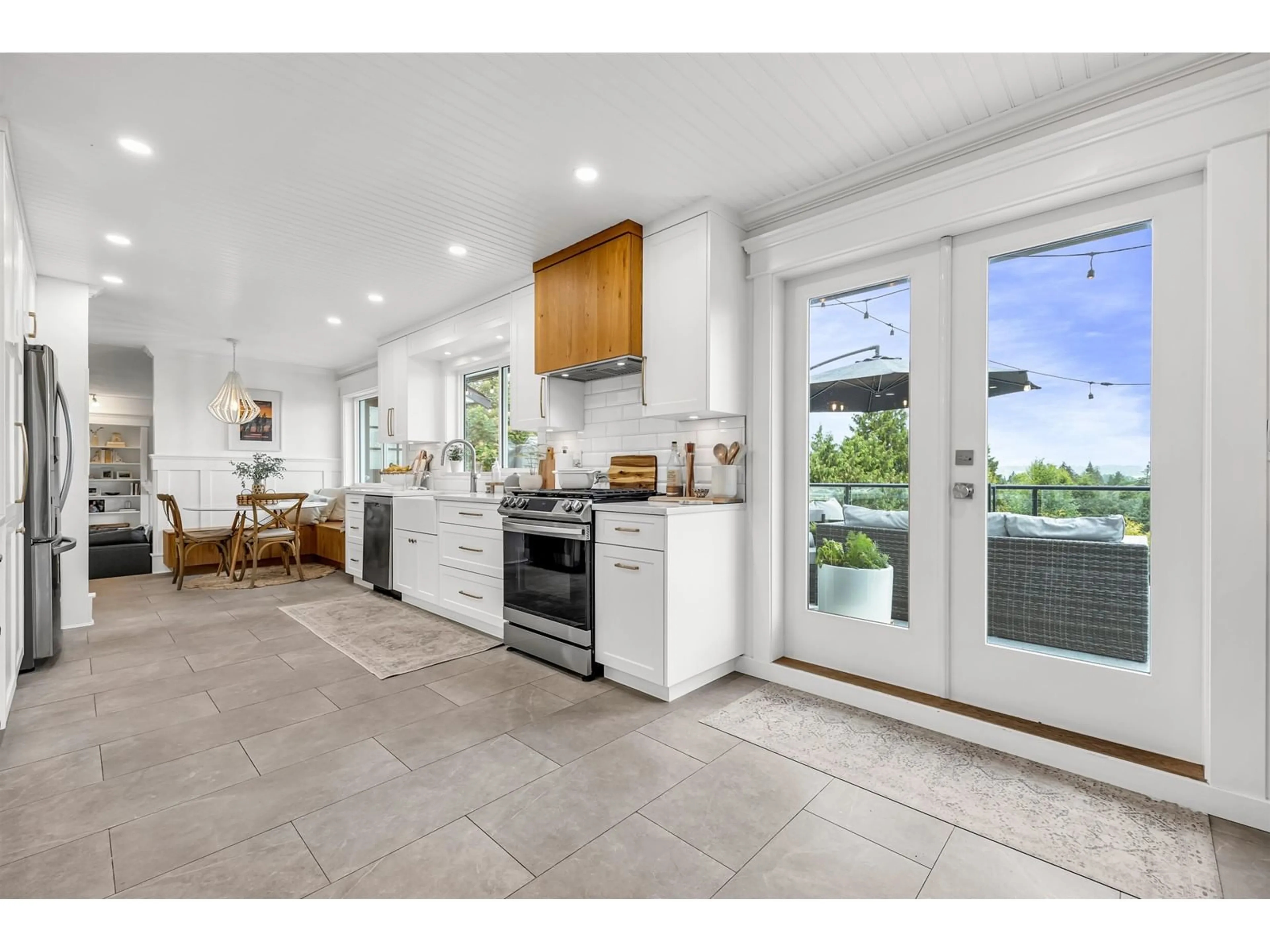 Open concept kitchen, ceramic/tile floor for 20755 46A, Langley British Columbia V3A3K1