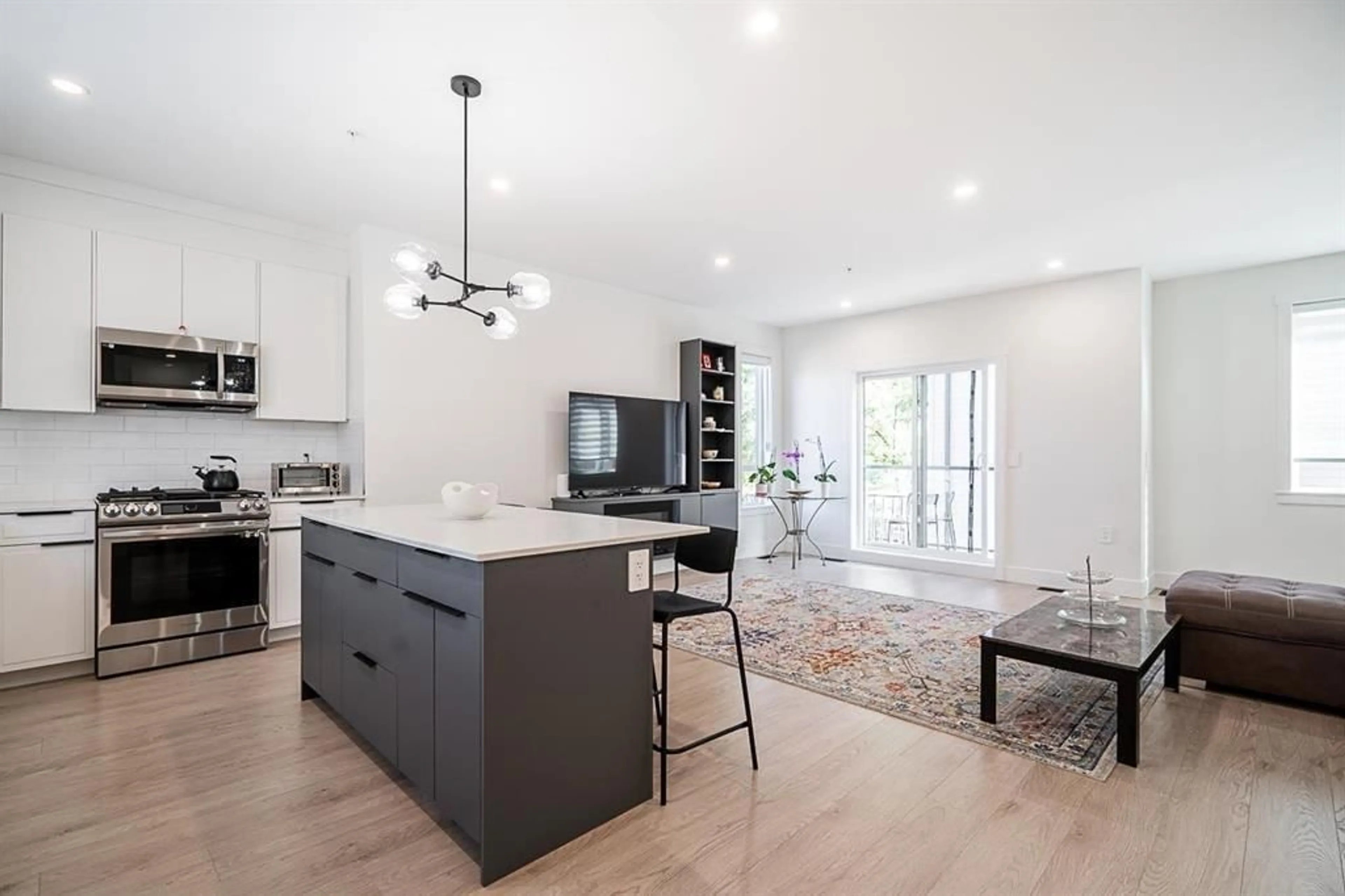 Open concept kitchen, unknown for 15 - 6138 128, Surrey British Columbia V3X1T1