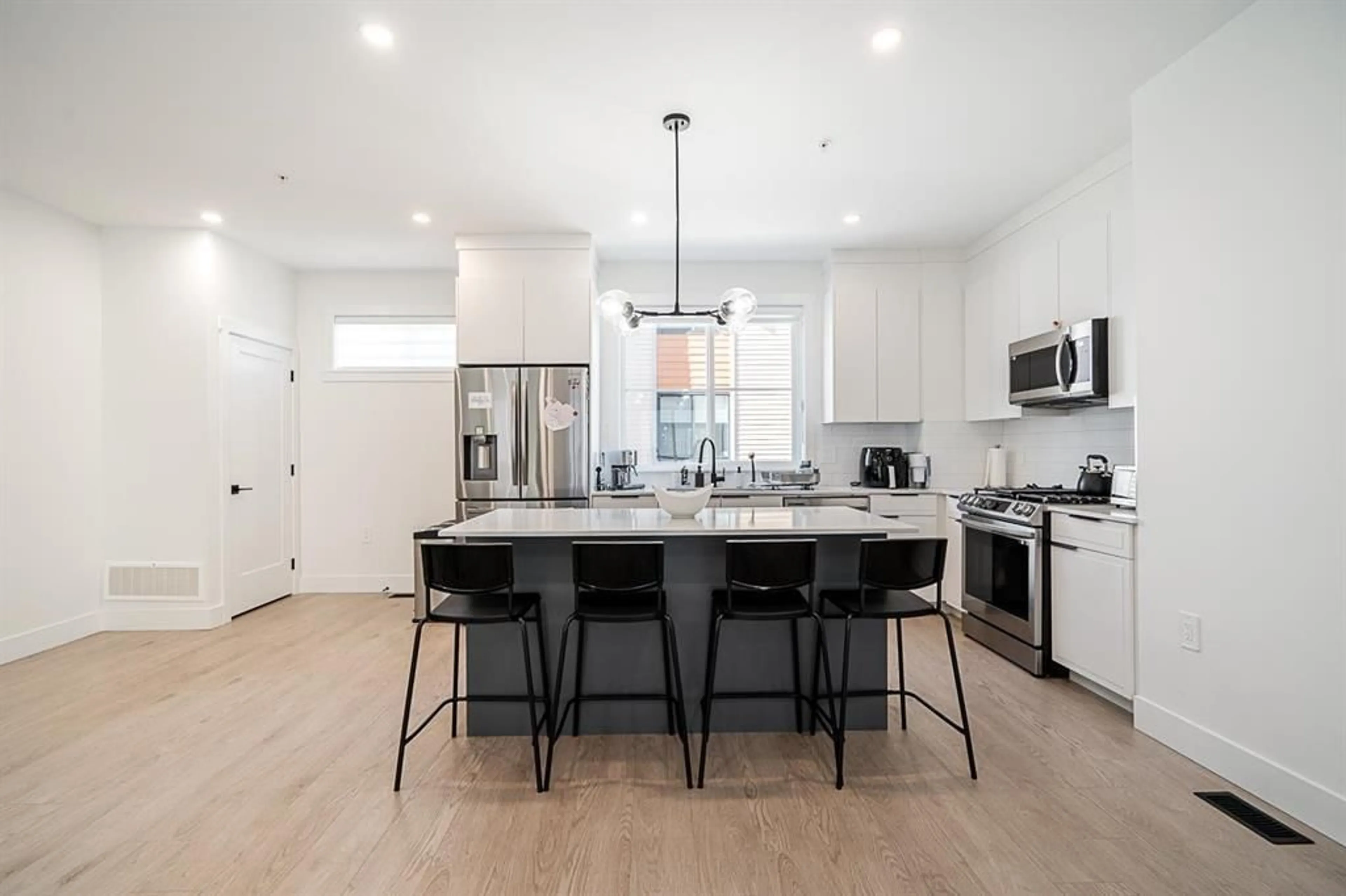 Open concept kitchen, unknown for 15 - 6138 128, Surrey British Columbia V3X1T1
