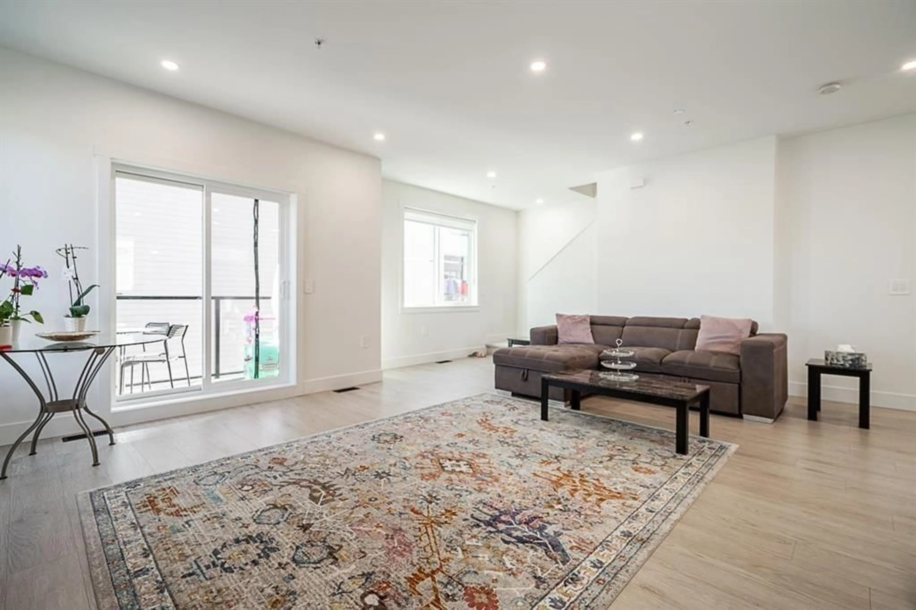 Living room with furniture, unknown for 15 - 6138 128, Surrey British Columbia V3X1T1