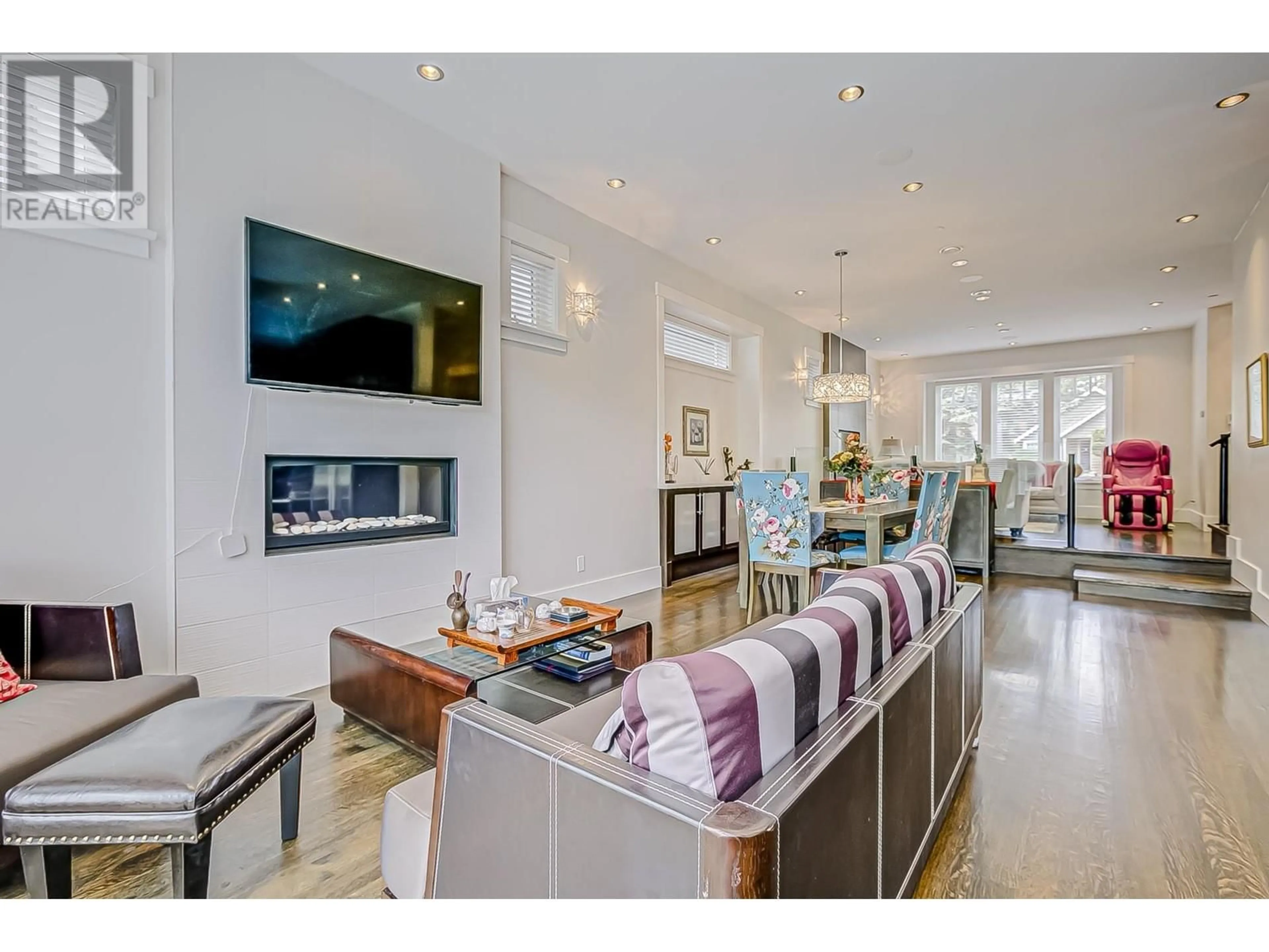 Unknown for 4478 15TH AVENUE, Vancouver British Columbia V6R3B2