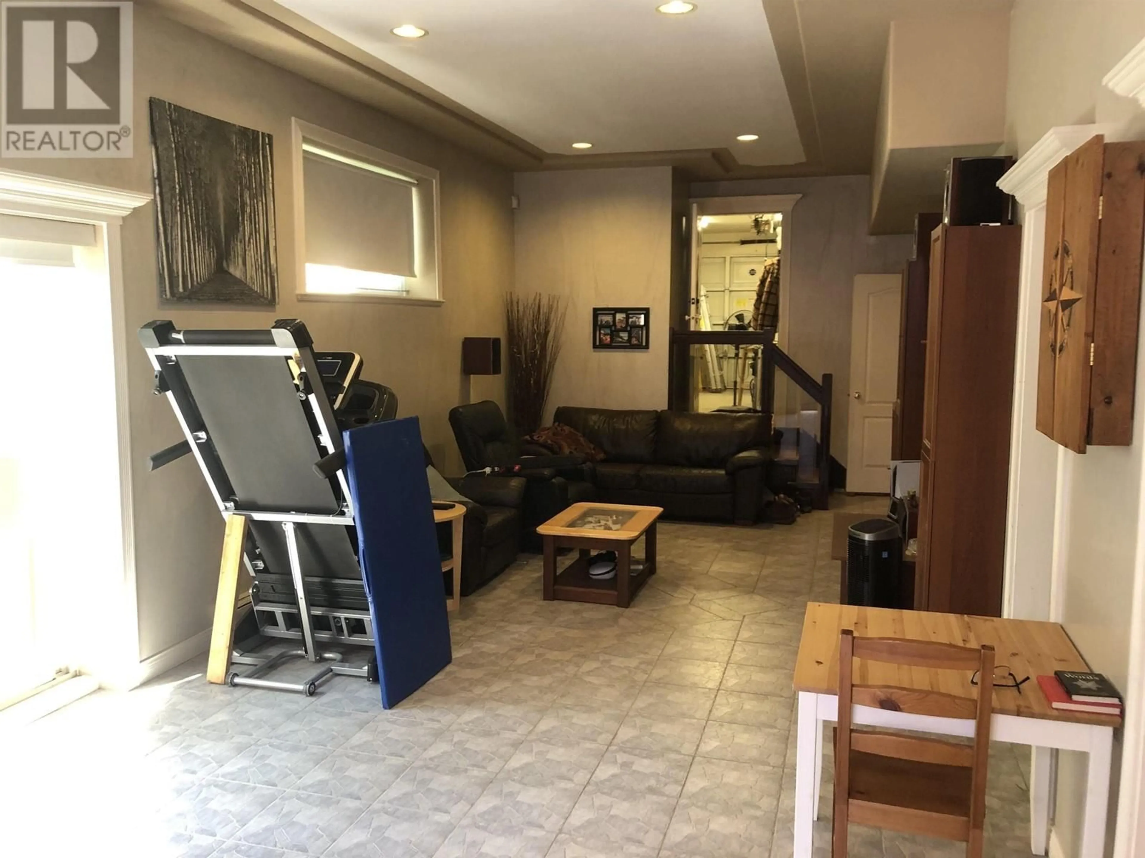 Living room with furniture, unknown for 7211 SUSSEX AVENUE, Burnaby British Columbia V5J3V6