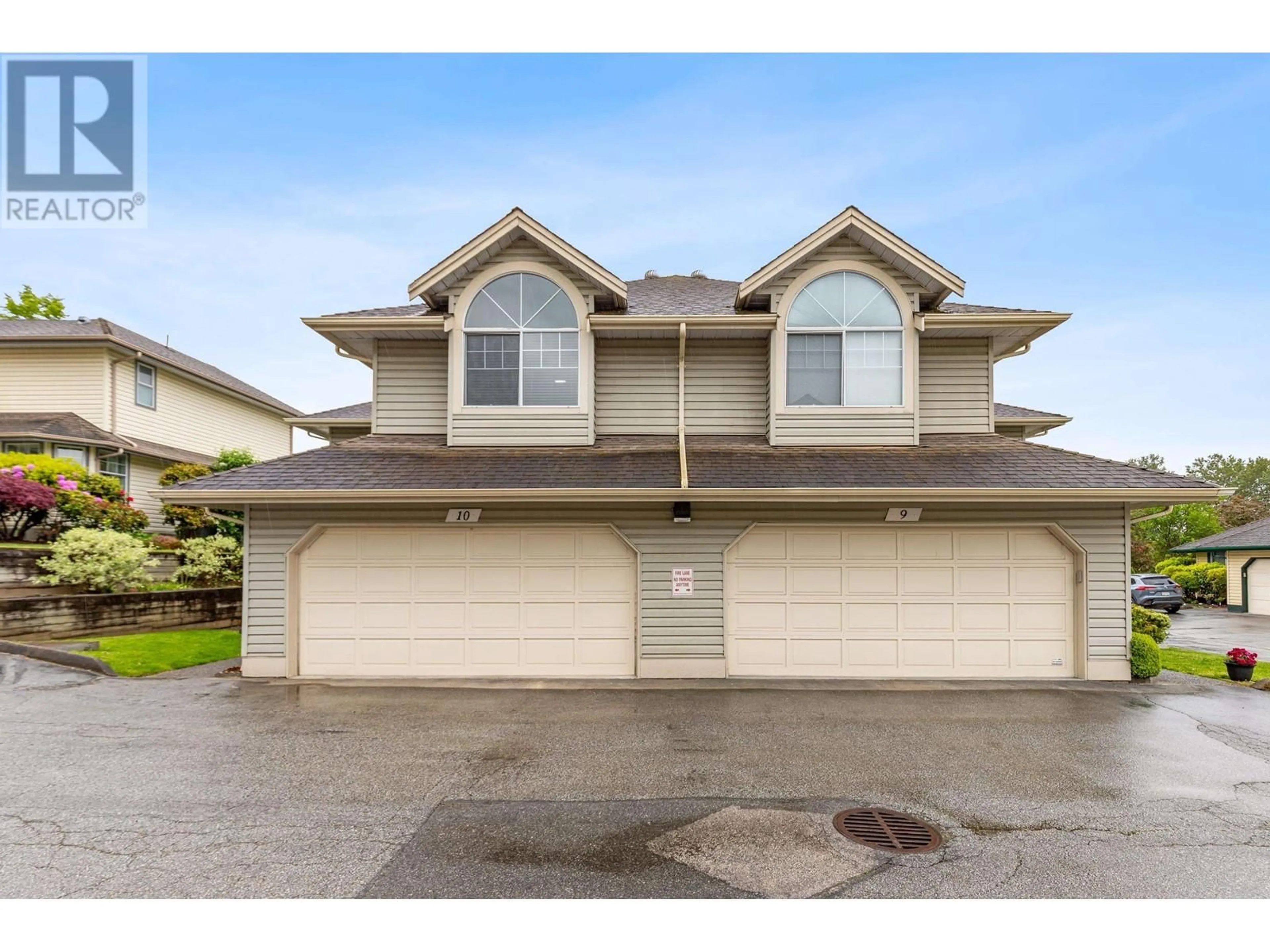 Home with vinyl exterior material, street for 10 - 22538 116 AVENUE, Maple Ridge British Columbia V2X0Z8