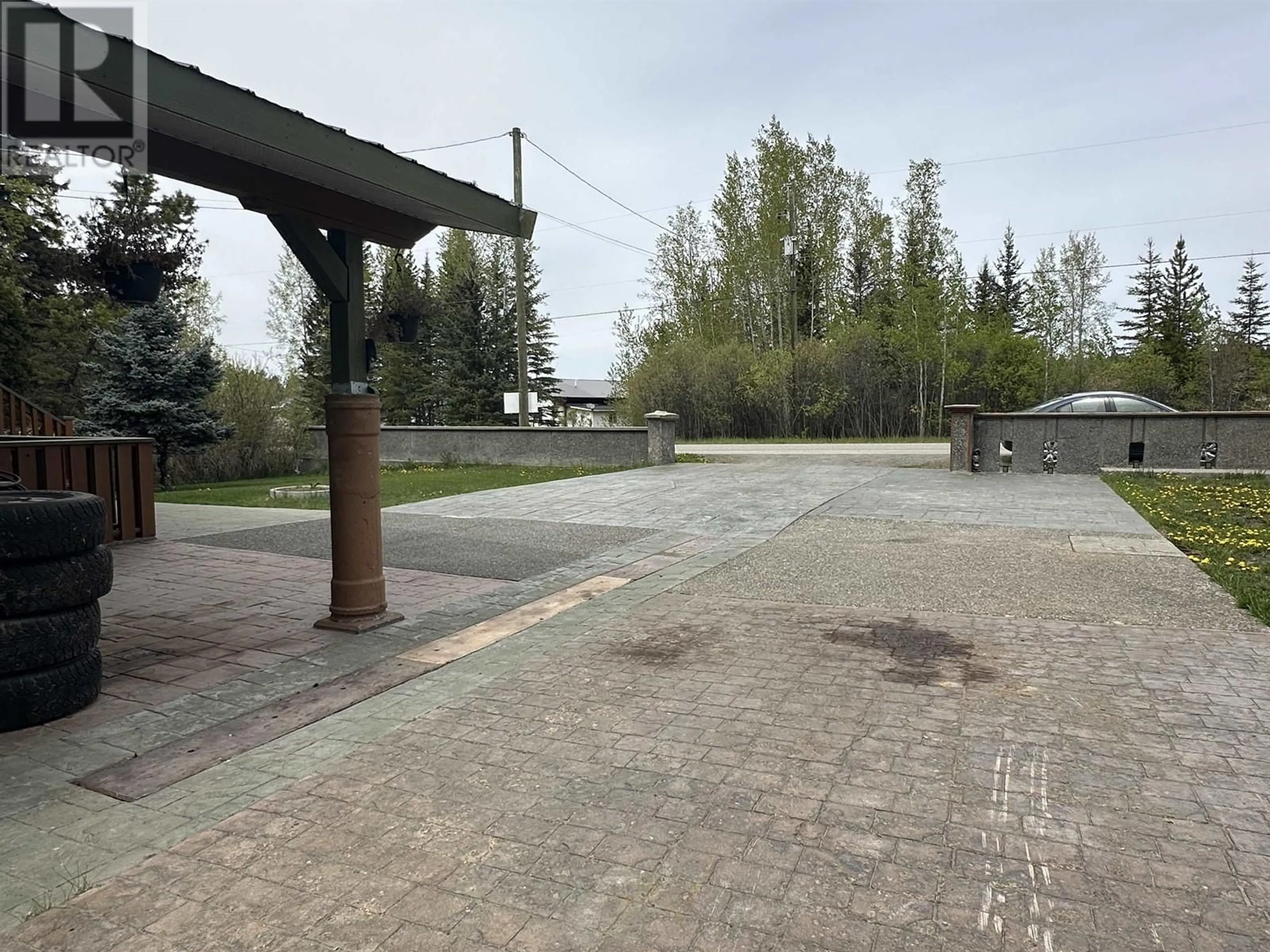 Parking for 276 WESTCOAST ROAD, Williams Lake British Columbia V2G4Z5