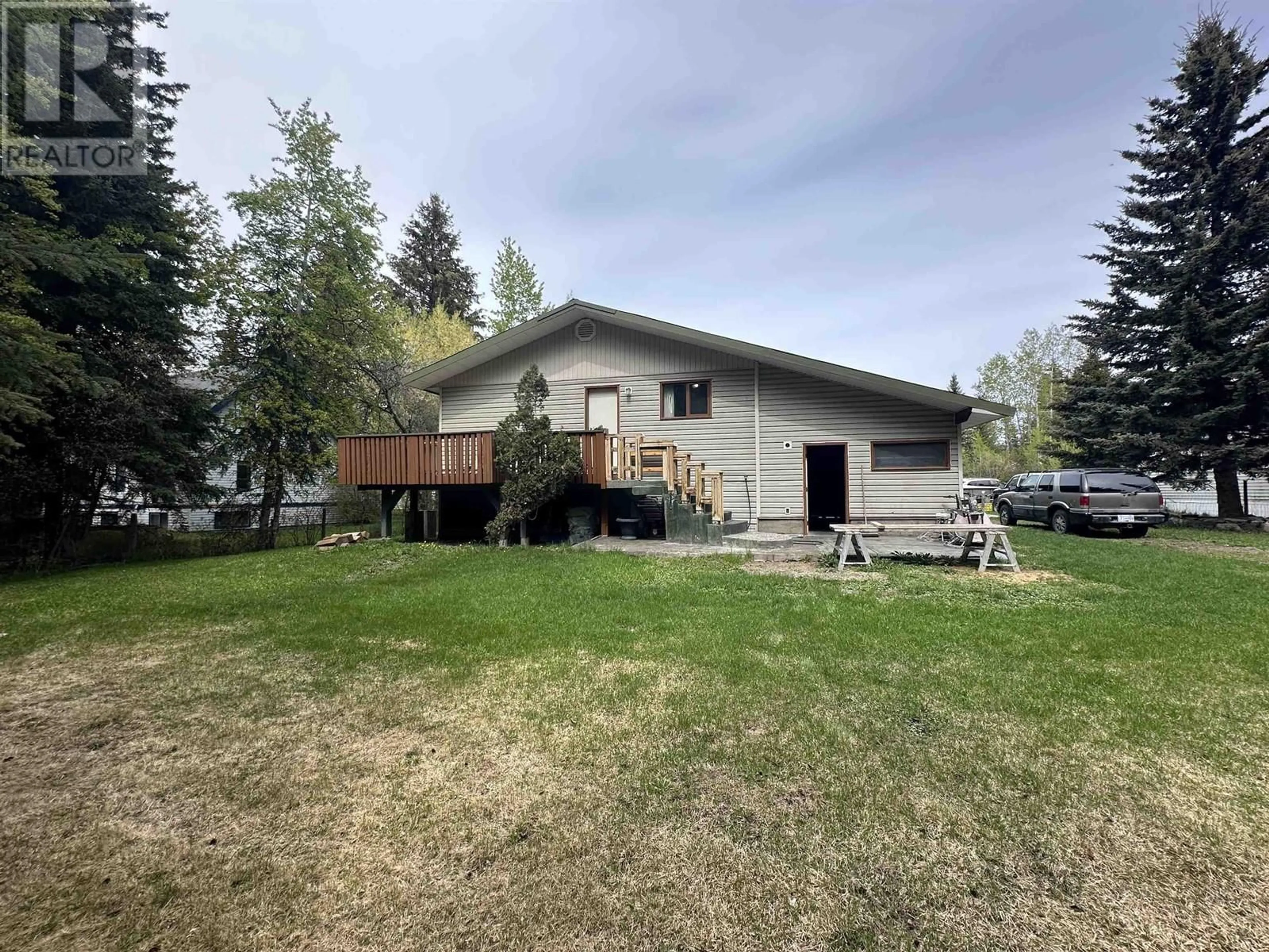 A pic from outside/outdoor area/front of a property/back of a property/a pic from drone, unknown for 276 WESTCOAST ROAD, Williams Lake British Columbia V2G4Z5