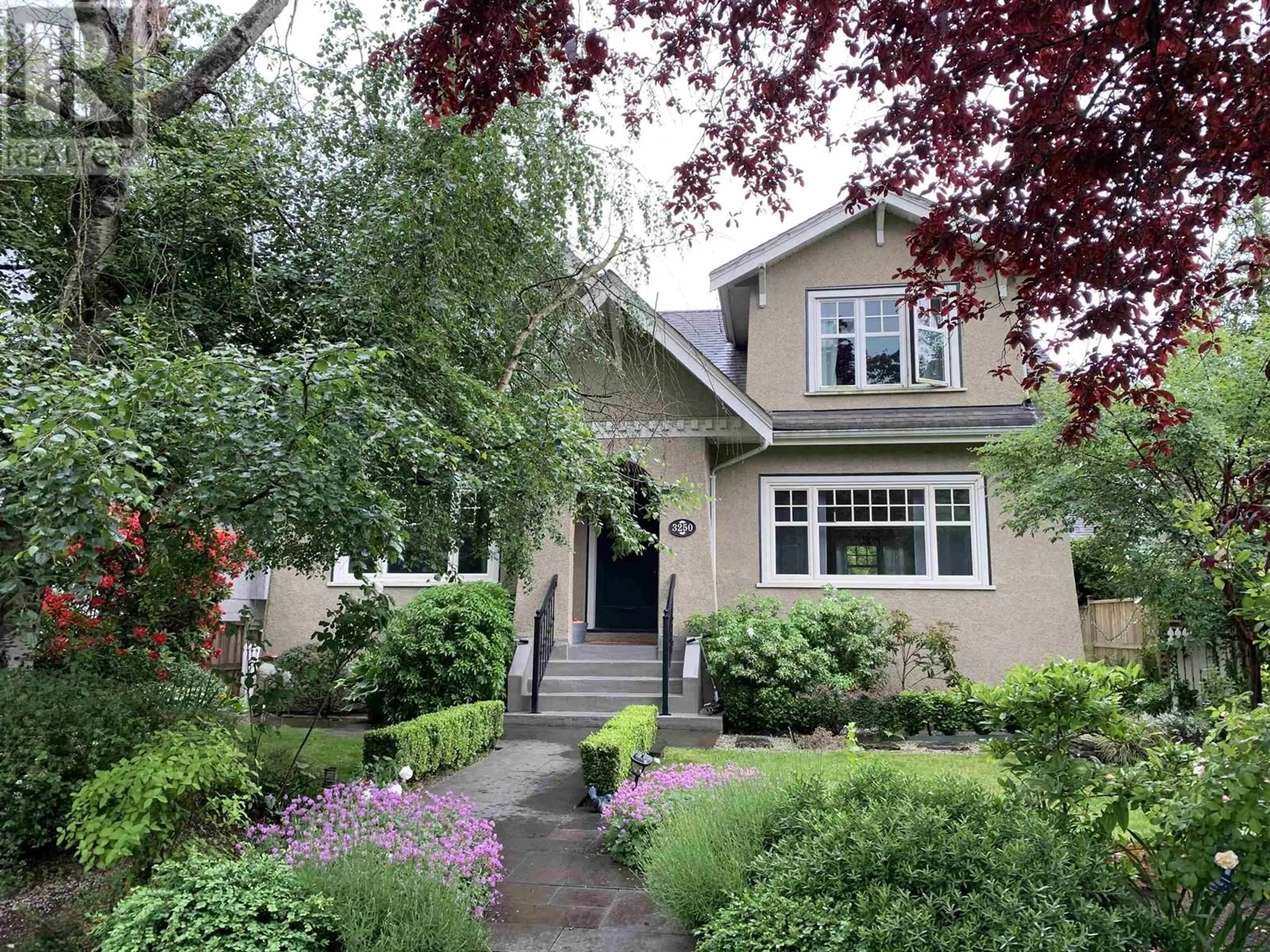 Home with vinyl exterior material, street for 3250 35TH AVENUE, Vancouver British Columbia V6N2N1