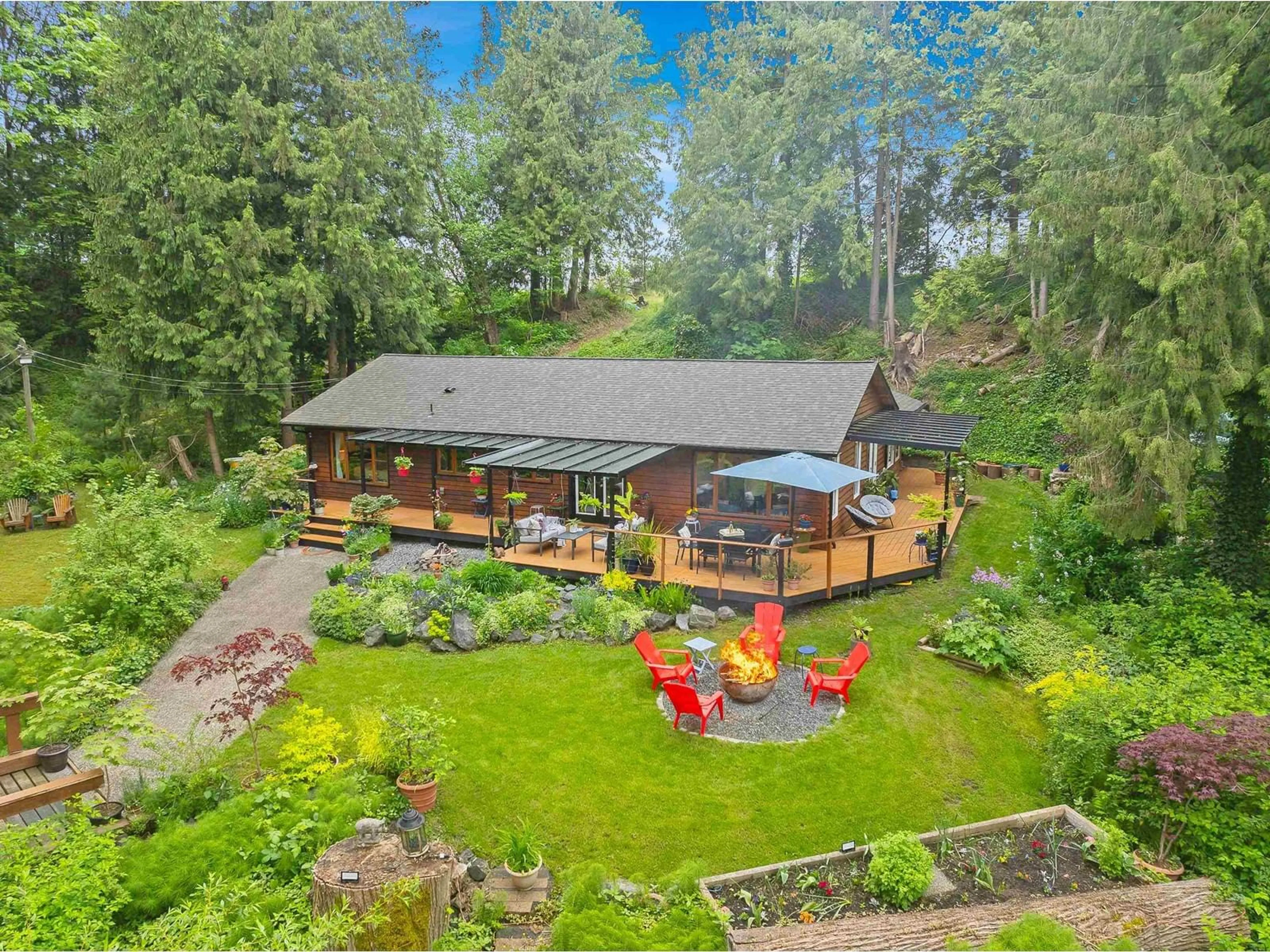 A pic from outside/outdoor area/front of a property/back of a property/a pic from drone, unknown for 6095 256, Langley British Columbia V4W1K1