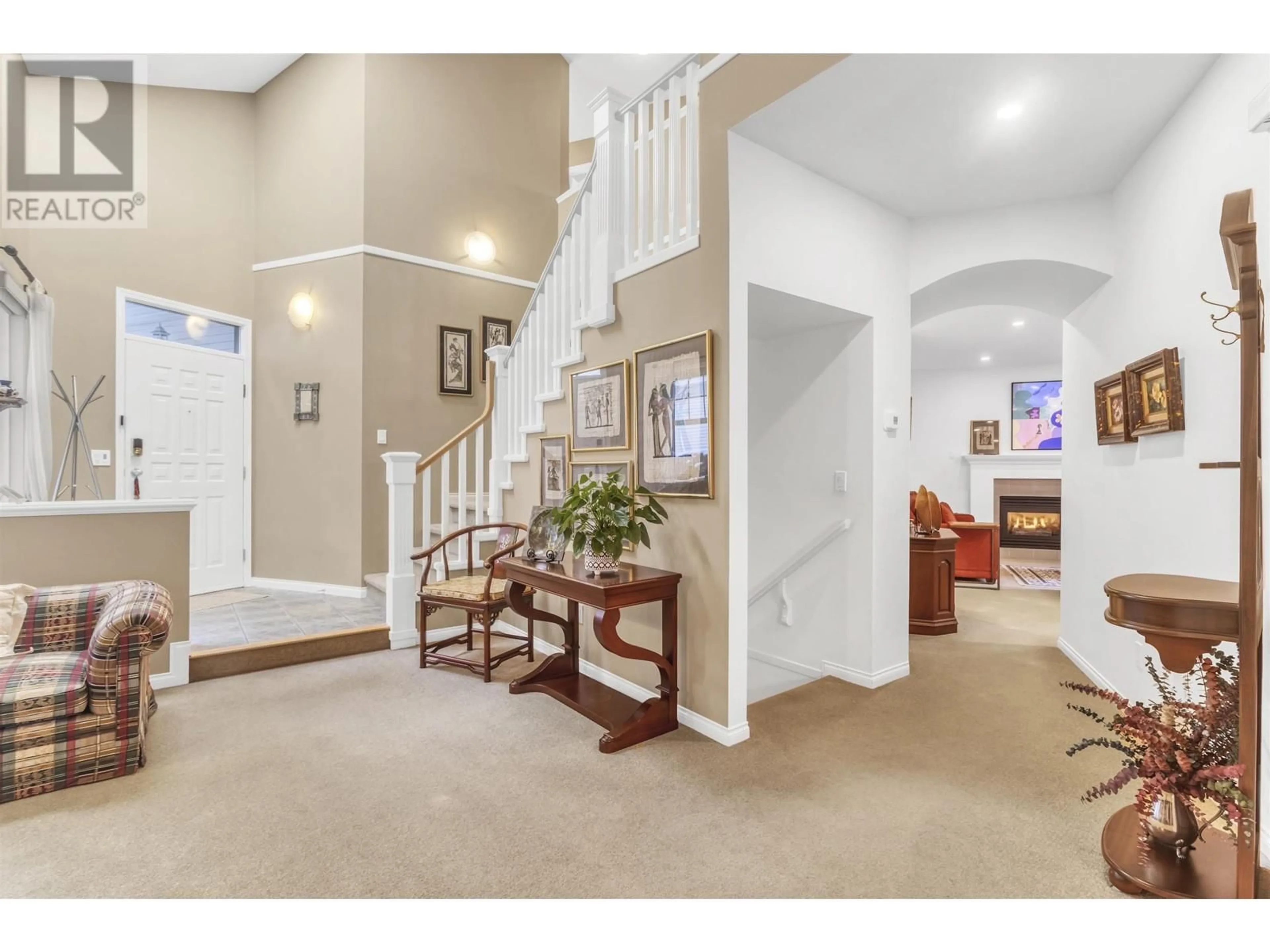 Indoor foyer for 1705 ARBUTUS PLACE, Coquitlam British Columbia V3E3K2