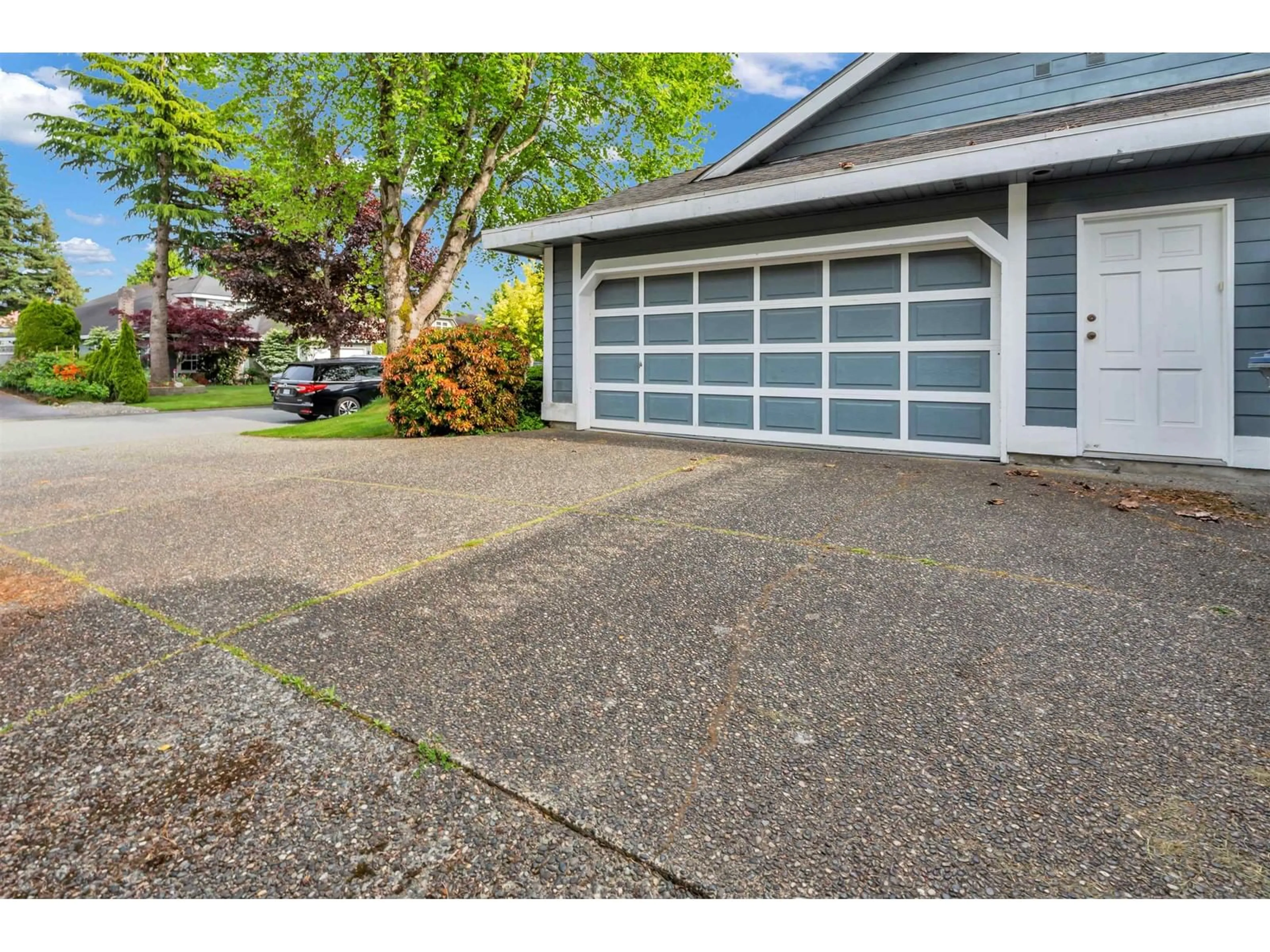 Indoor garage for 2151 148A, Surrey British Columbia V4A8L7