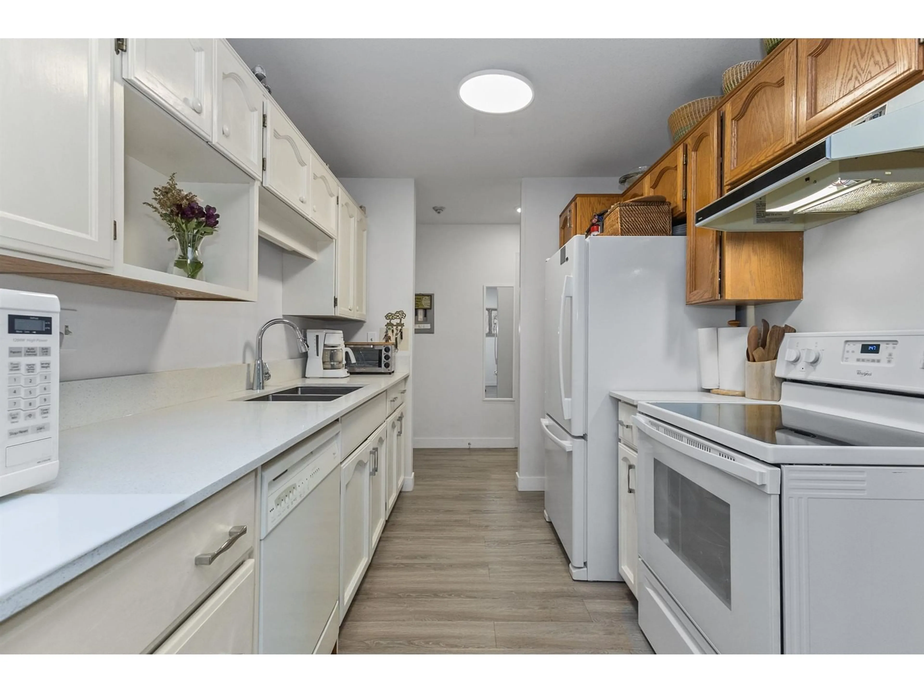 Standard kitchen, unknown for 105 - 33535 KING, Abbotsford British Columbia V2S6Z5