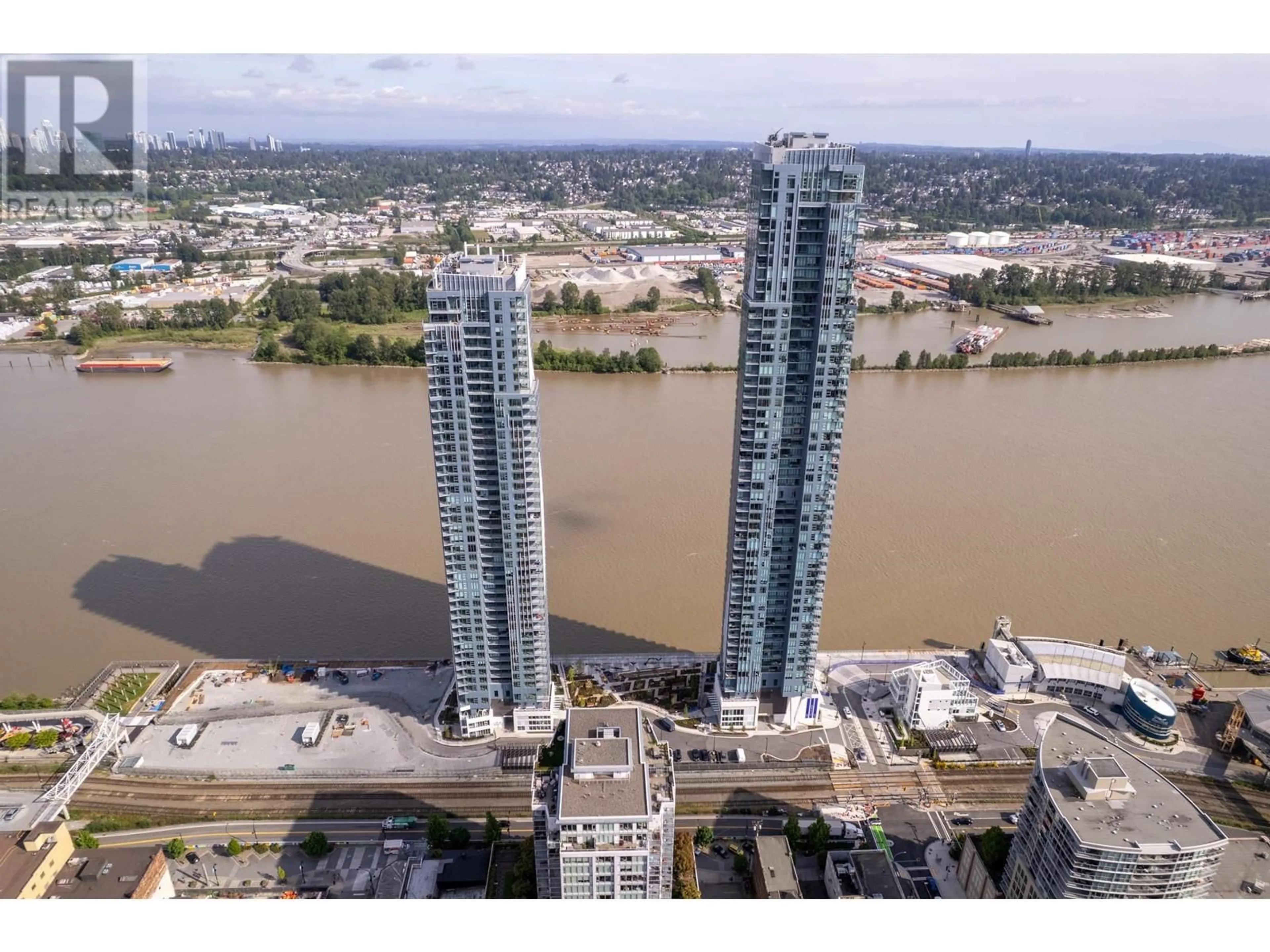 A pic from outside/outdoor area/front of a property/back of a property/a pic from drone, water/lake/river/ocean view for 602 - 660 QUAYSIDE DRIVE, New Westminster British Columbia V3M0P1